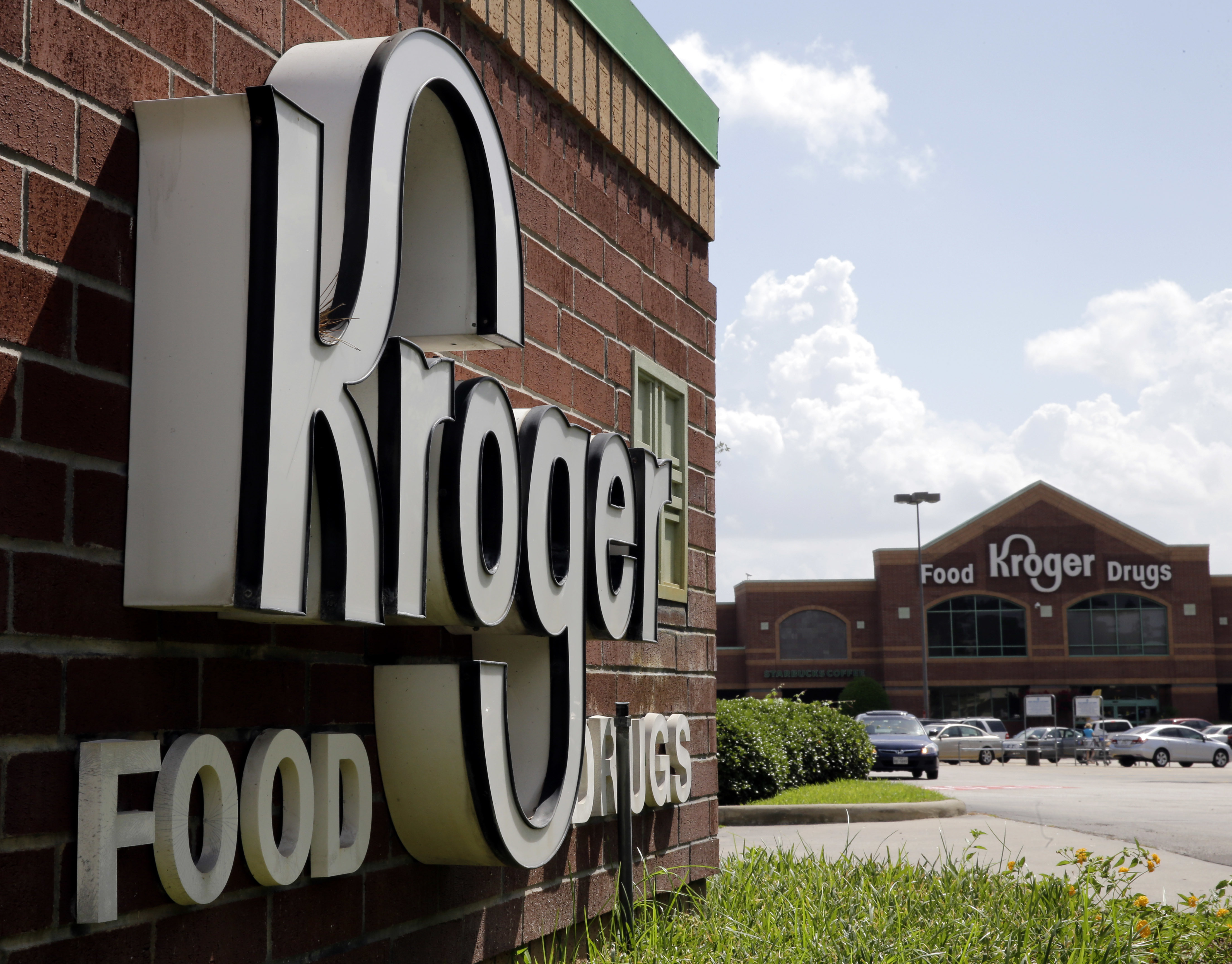 Kroger seeks to create grocery giant in $20B Albertsons bid