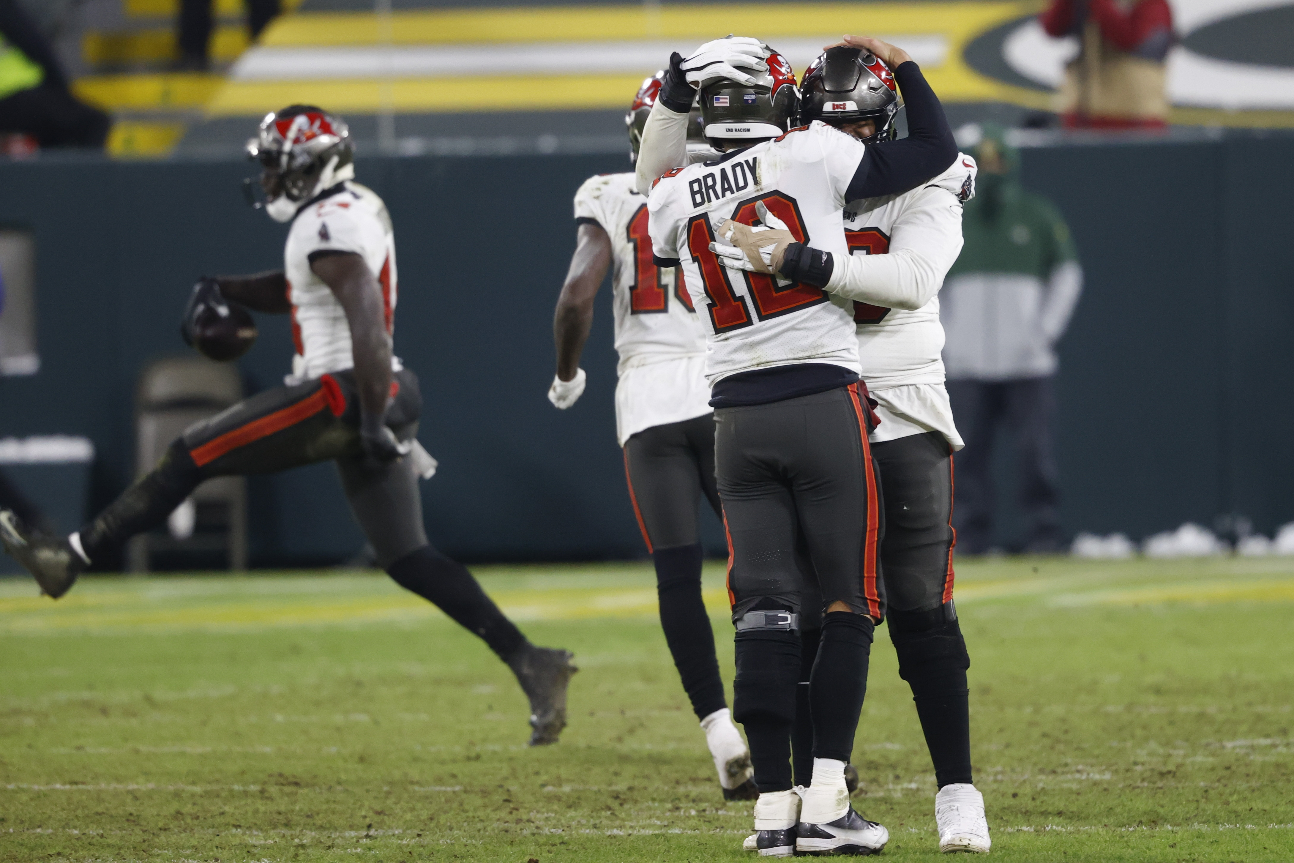 Road warriors: Bucs win 31-26 at Green Bay, reach Super Bowl