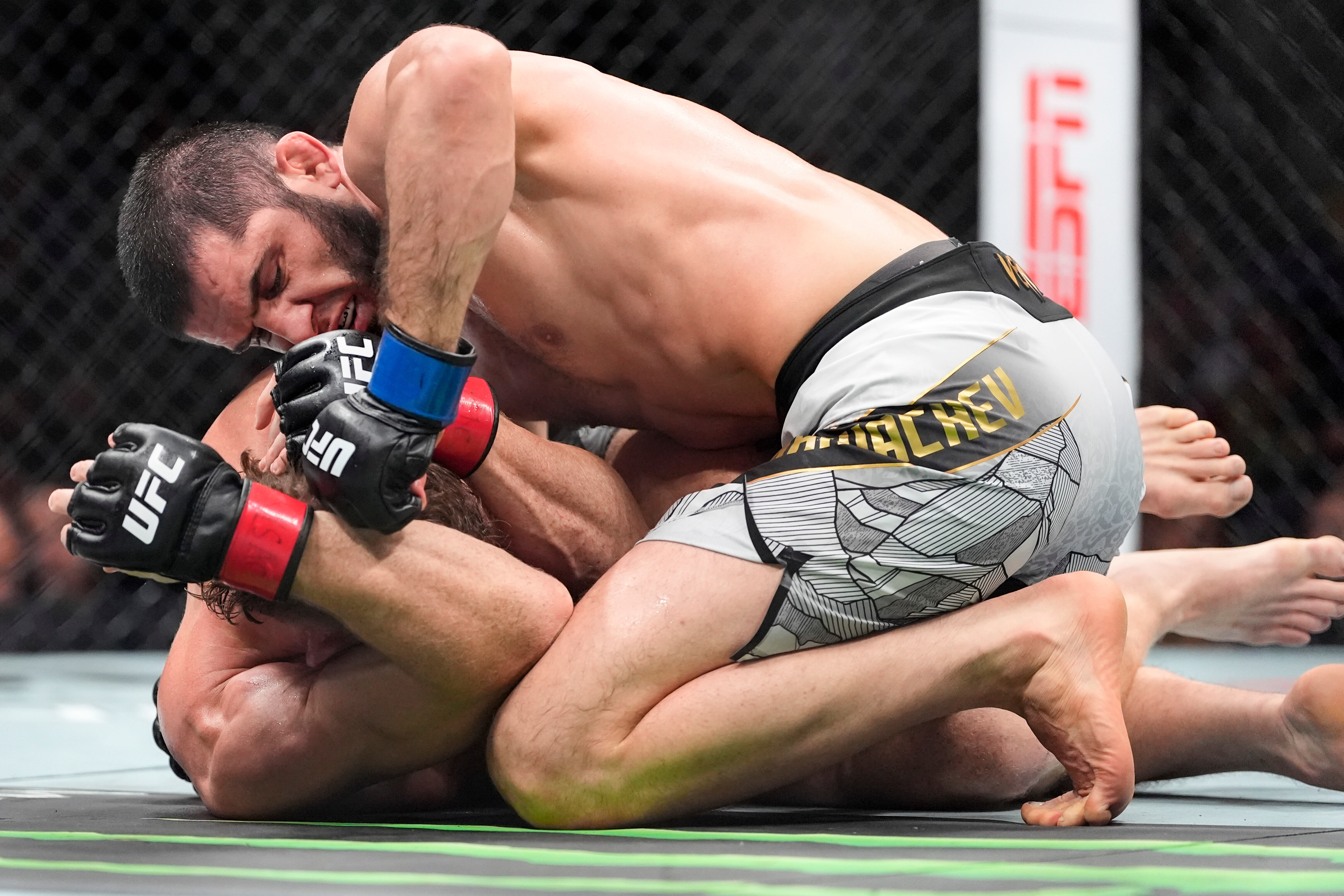 Islam Makhachev wins 170-pound title, ties UFC record with 16th