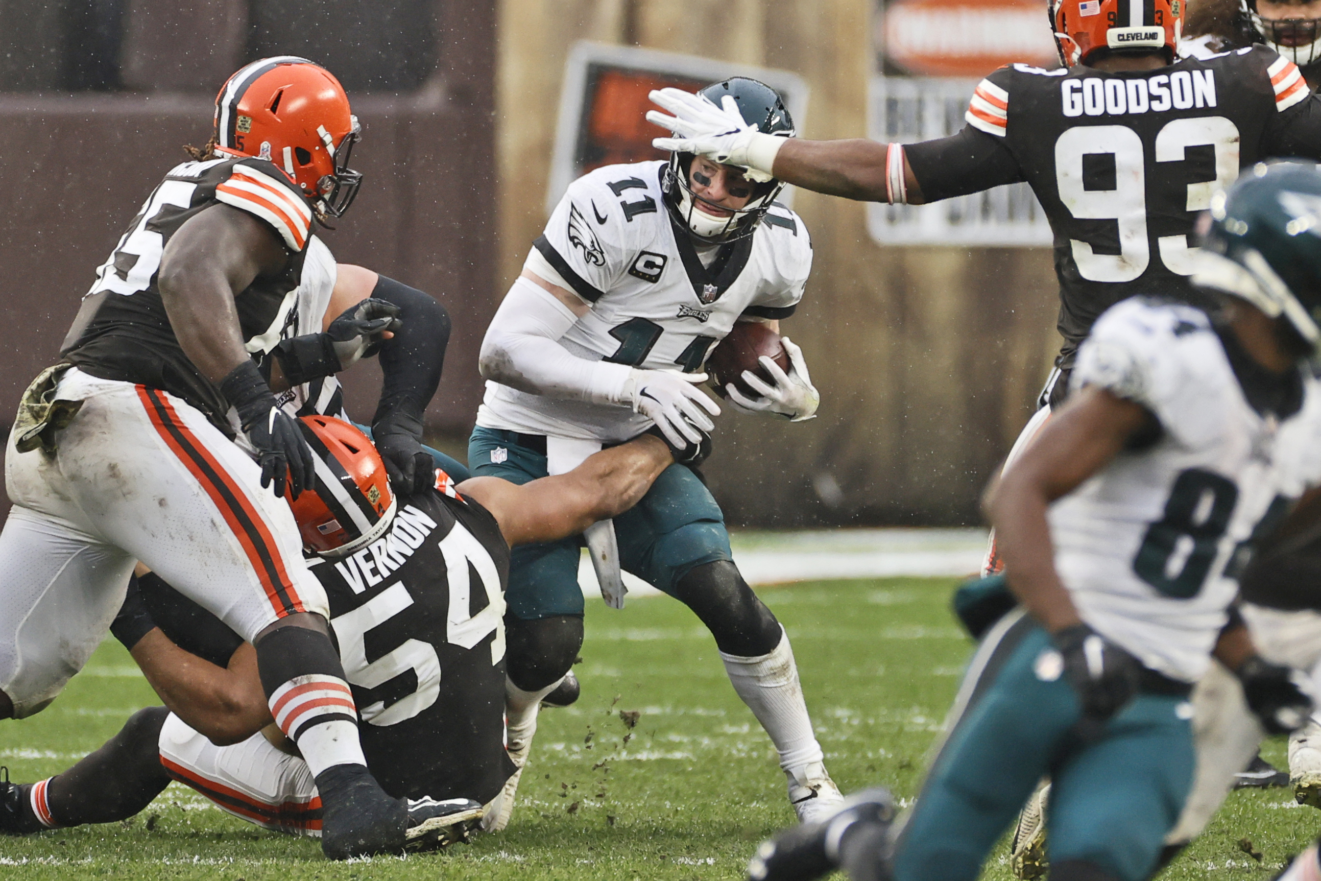 Without Myles Garrett, Cleveland Browns beat Philadelphia Eagles 22-17