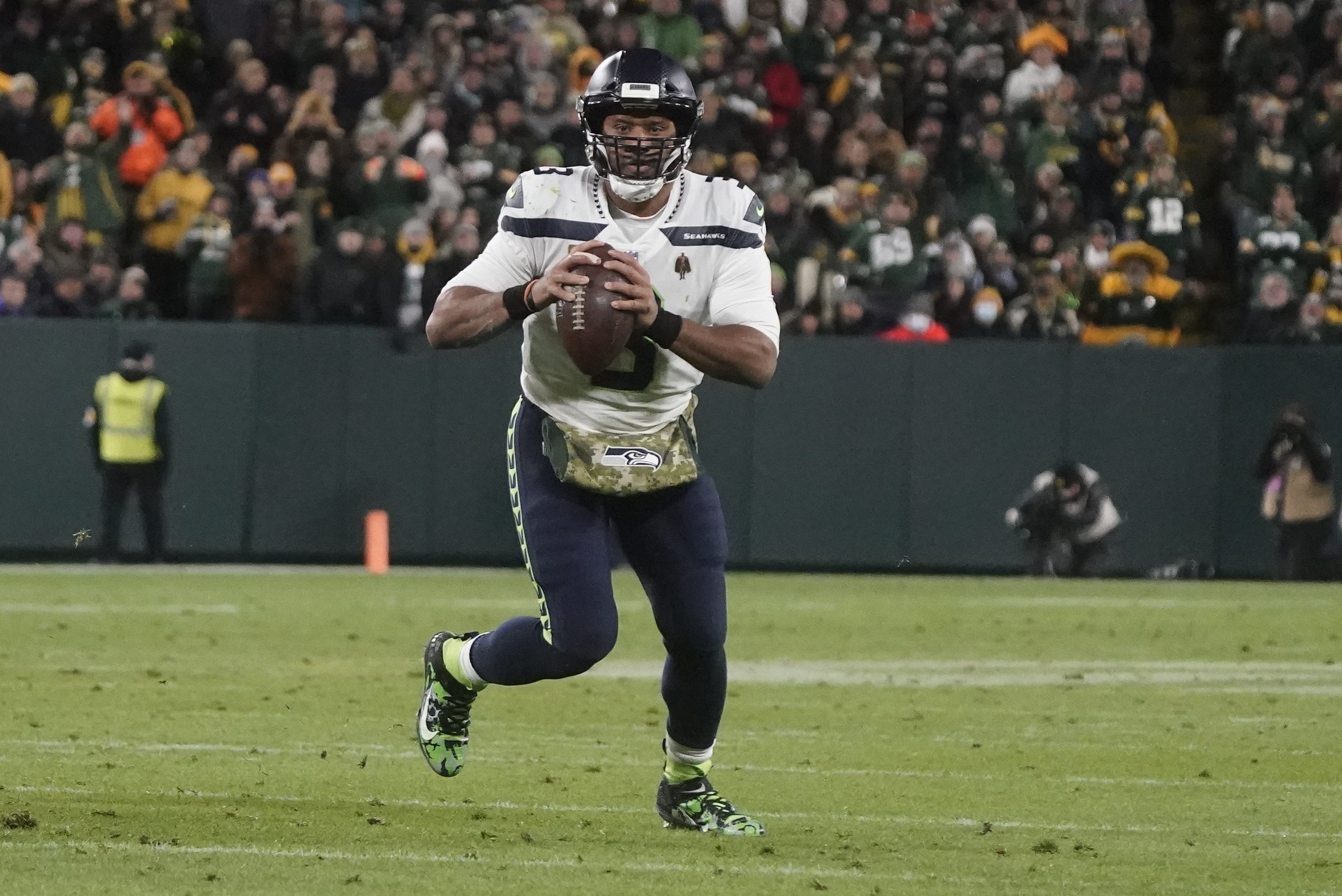 Ciara and Russell Wilson play football with their children ahead of the Pro  Bowl