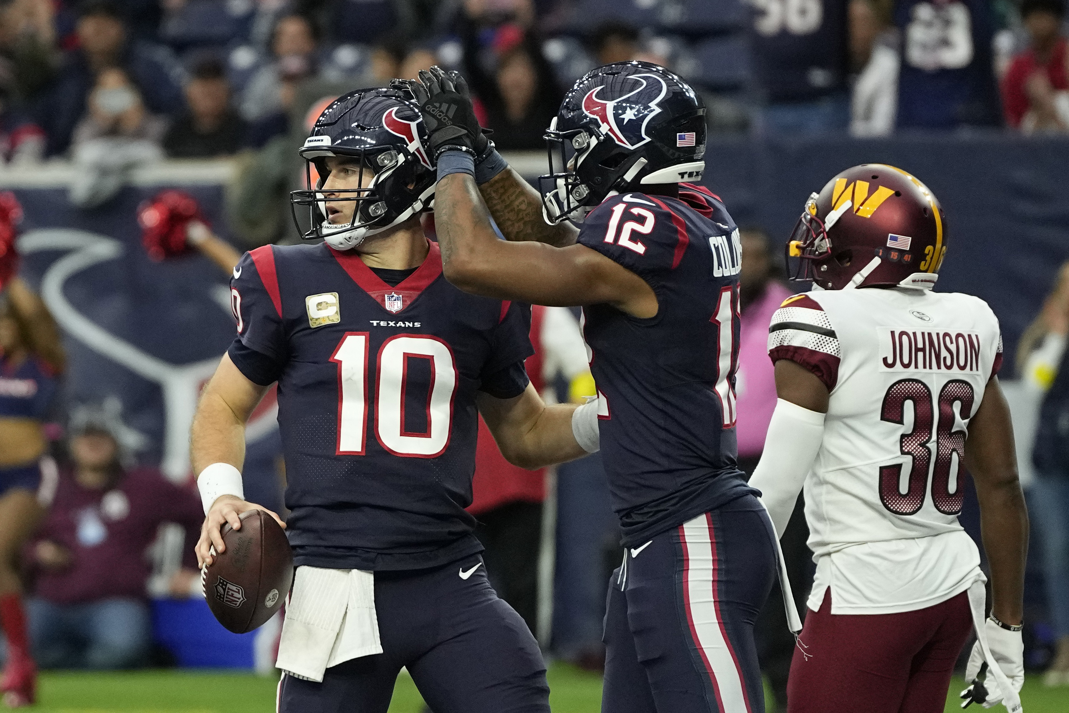 November 3, 2022: Houston Texans head coach Lovie Smith talks with