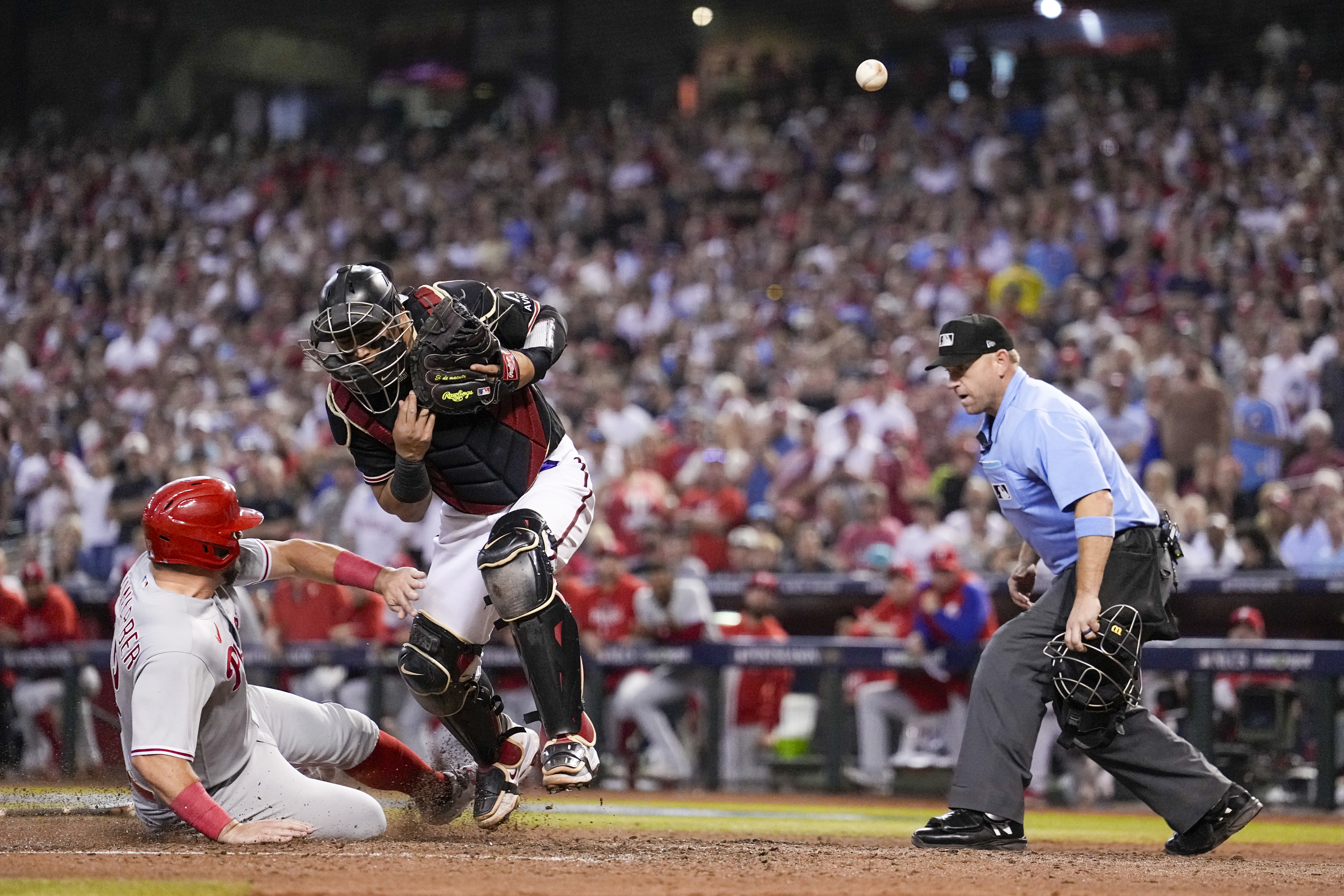 Thomas' tying homer, Moreno's decisive hit send D-backs over Phillies 6-5,  ties NLCS at 2 games