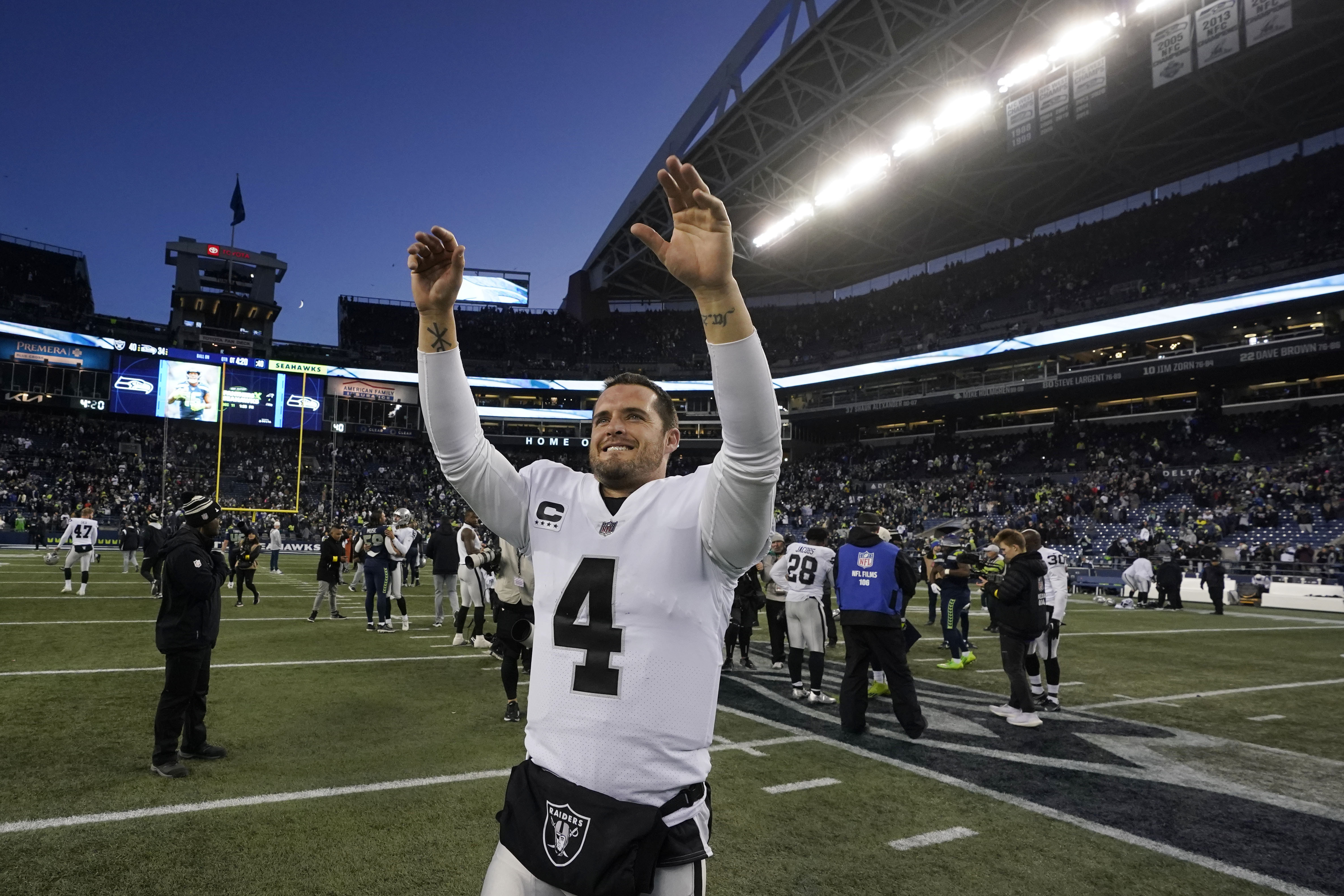 Raiders' Josh Jacobs caps monster day with epic overtime touchdown run to  beat Seahawks