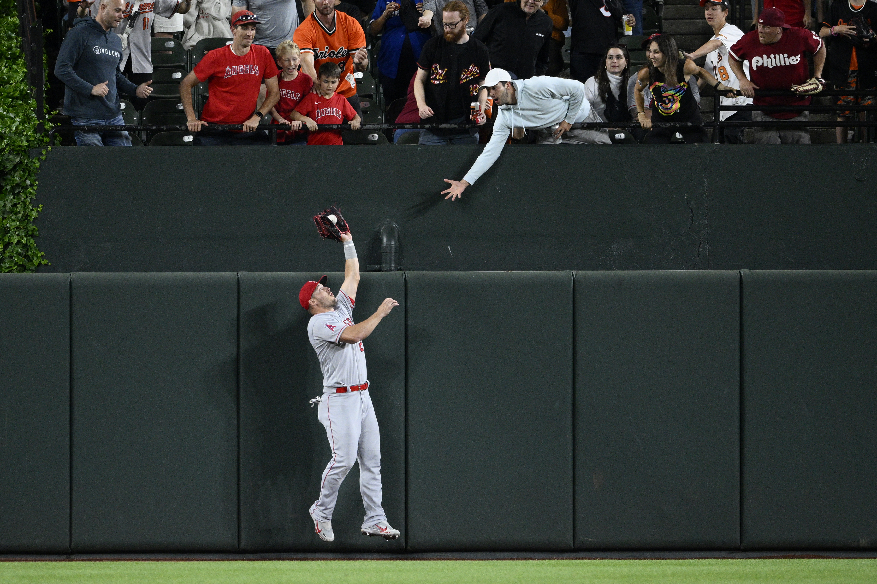 MLB rumors: Angels' Mike Trout, Dodgers' Cody Bellinger and Mookie Betts  injury updates 