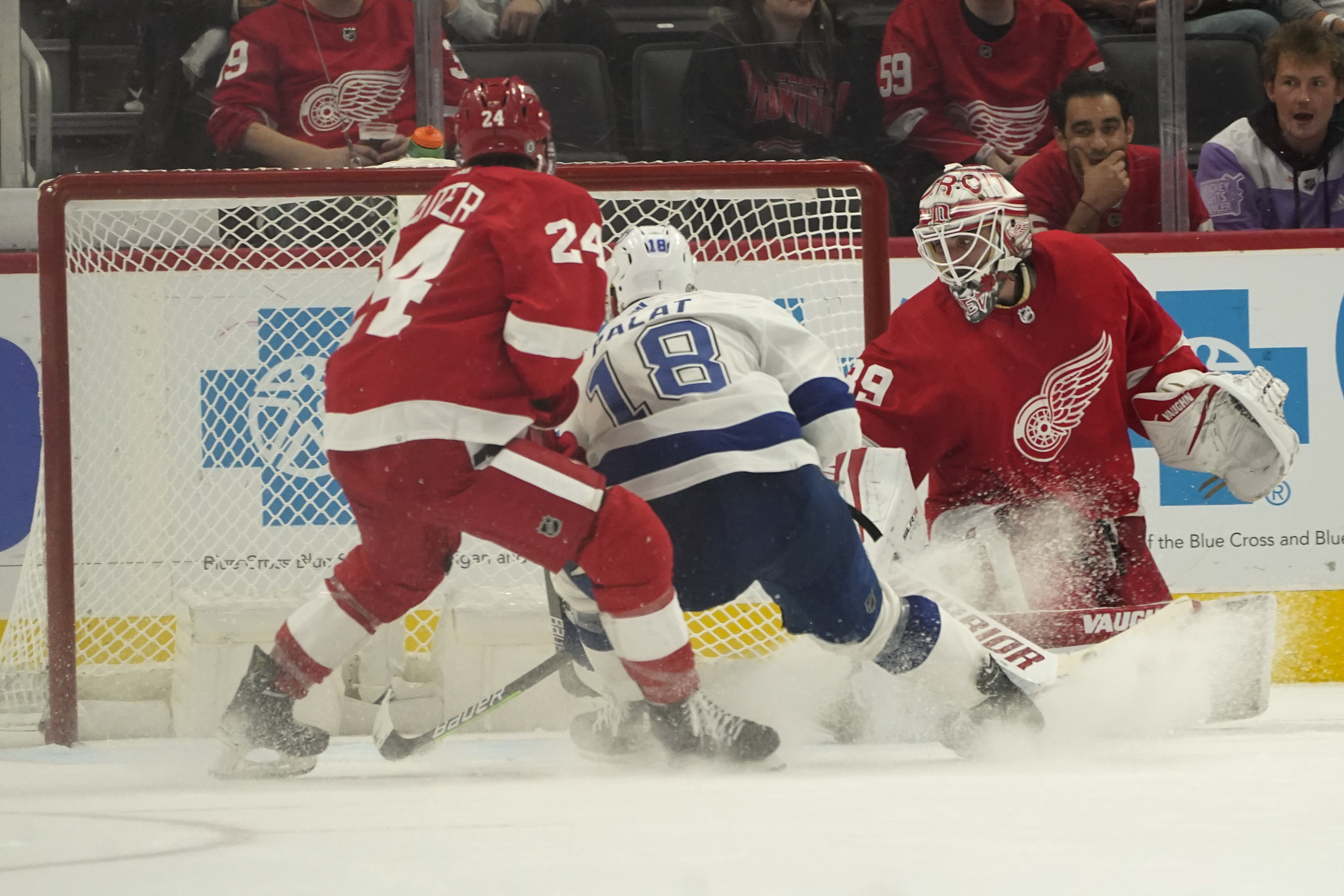 Kucherov milestone night leads Lightning past Red Wings 