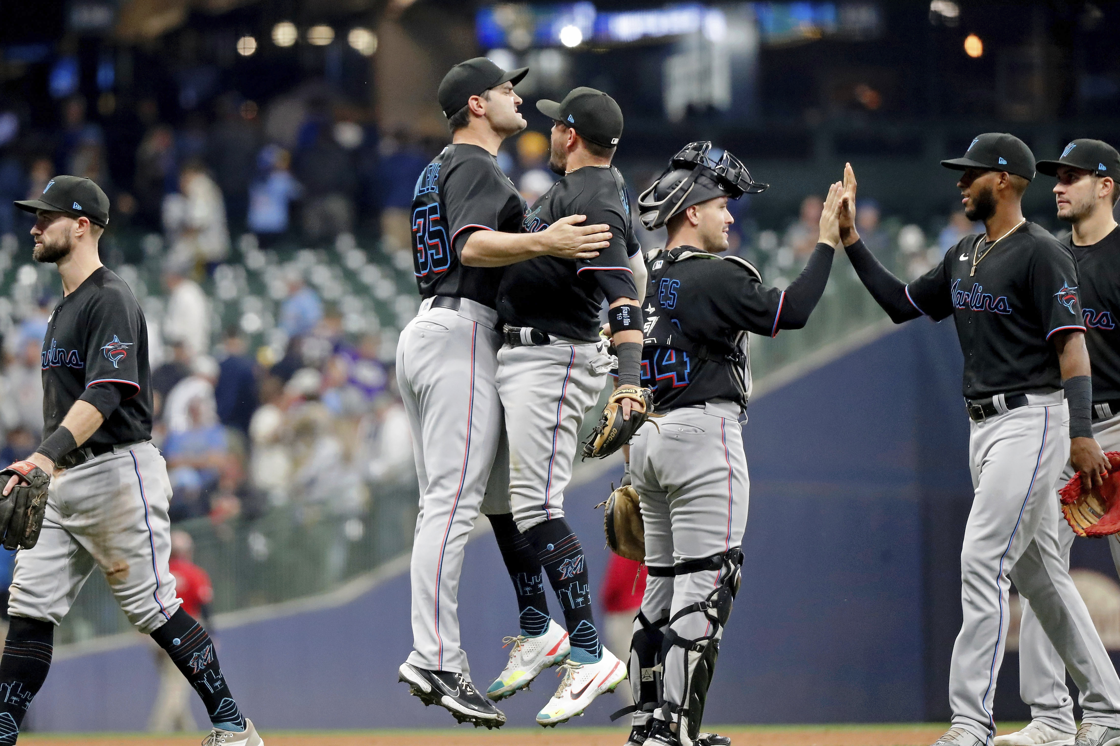 Braves miss chance to clinch, Marlins game