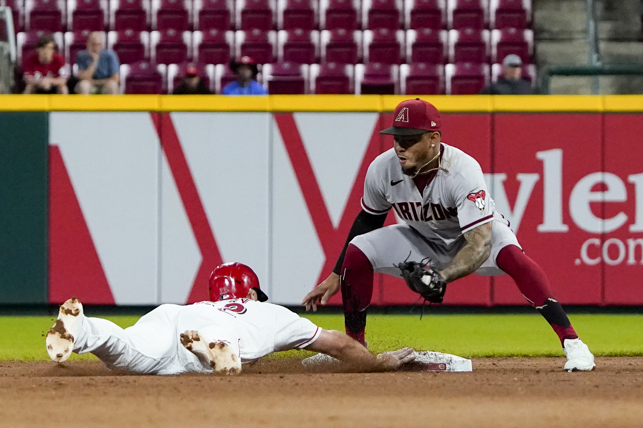 Greene retires 20 straight in rain-shortened win for Reds