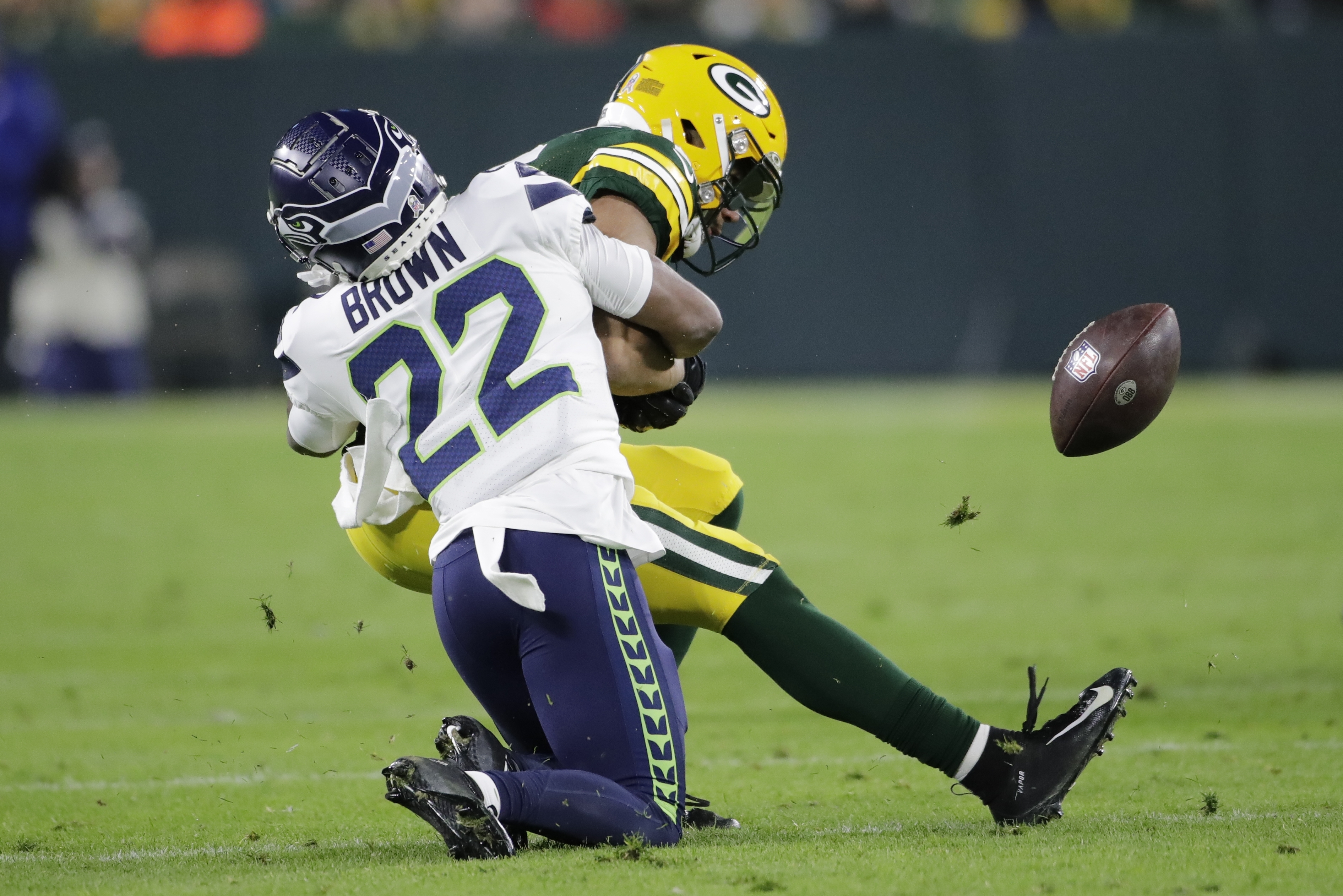 D.K. Metcalf EJECTED For Grabbing Packers Players Facemask