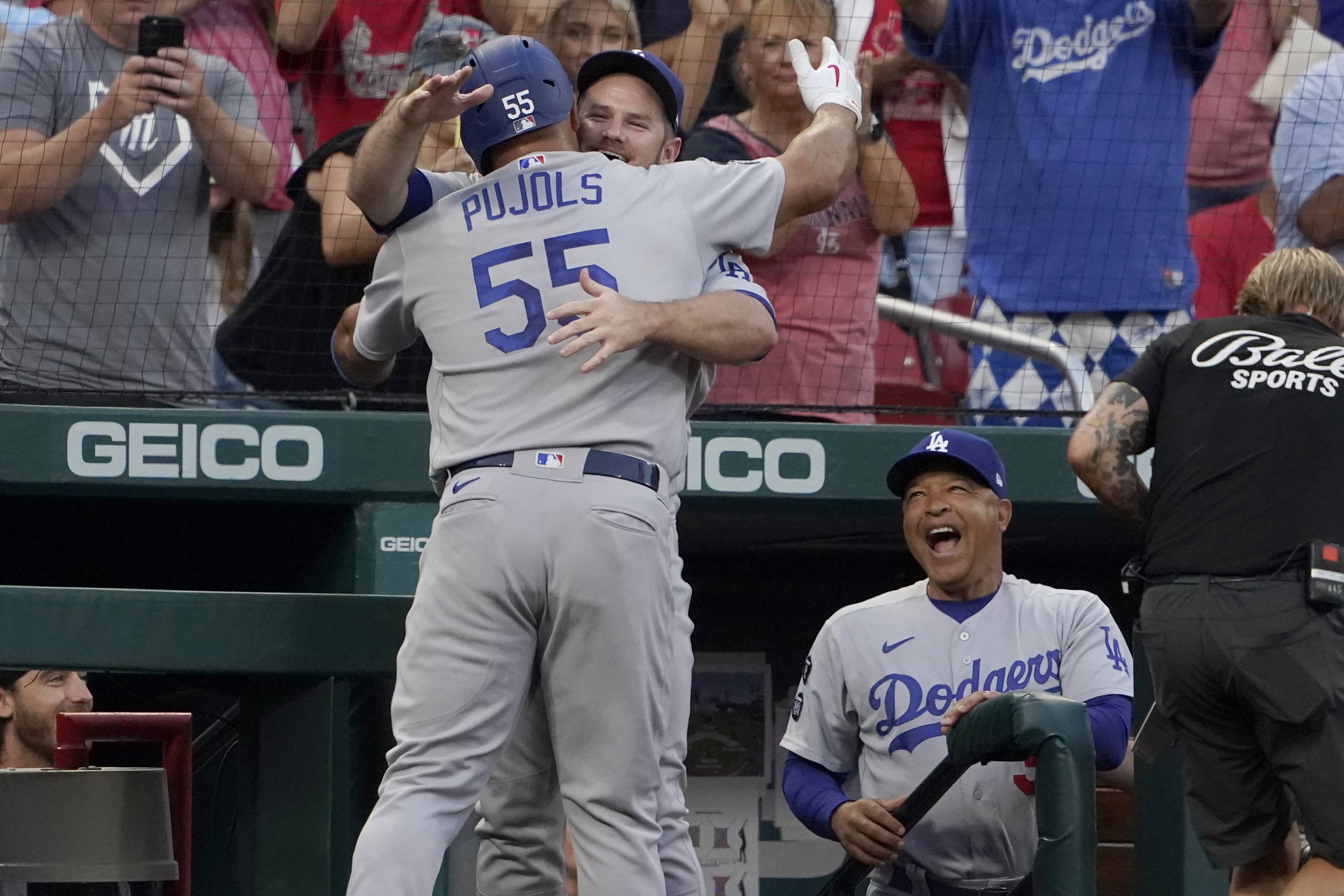 Pujols homers in return to St. Louis, Dodgers down Cards