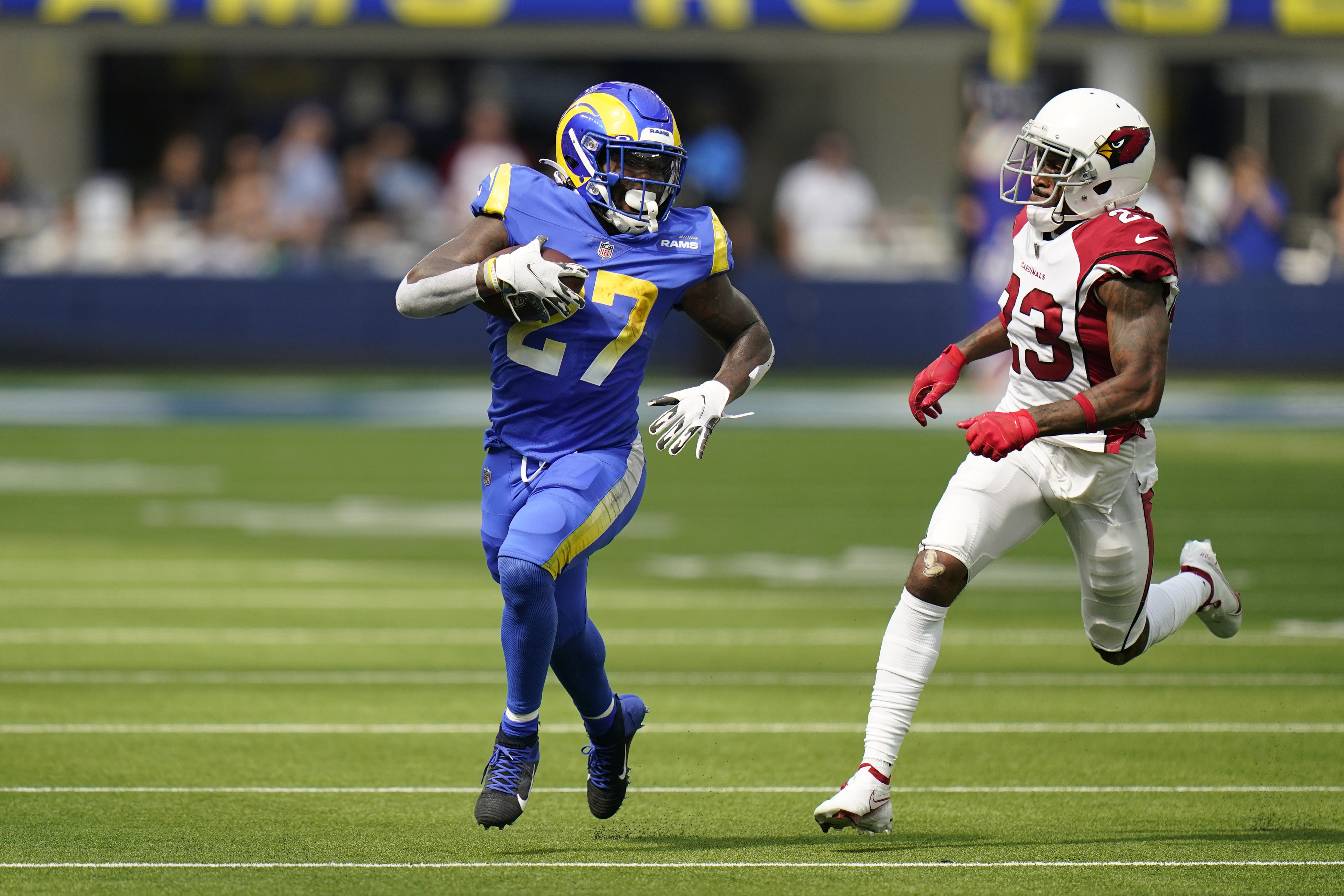 Murray keeps Cardinals unbeaten with 37-20 rout of Rams