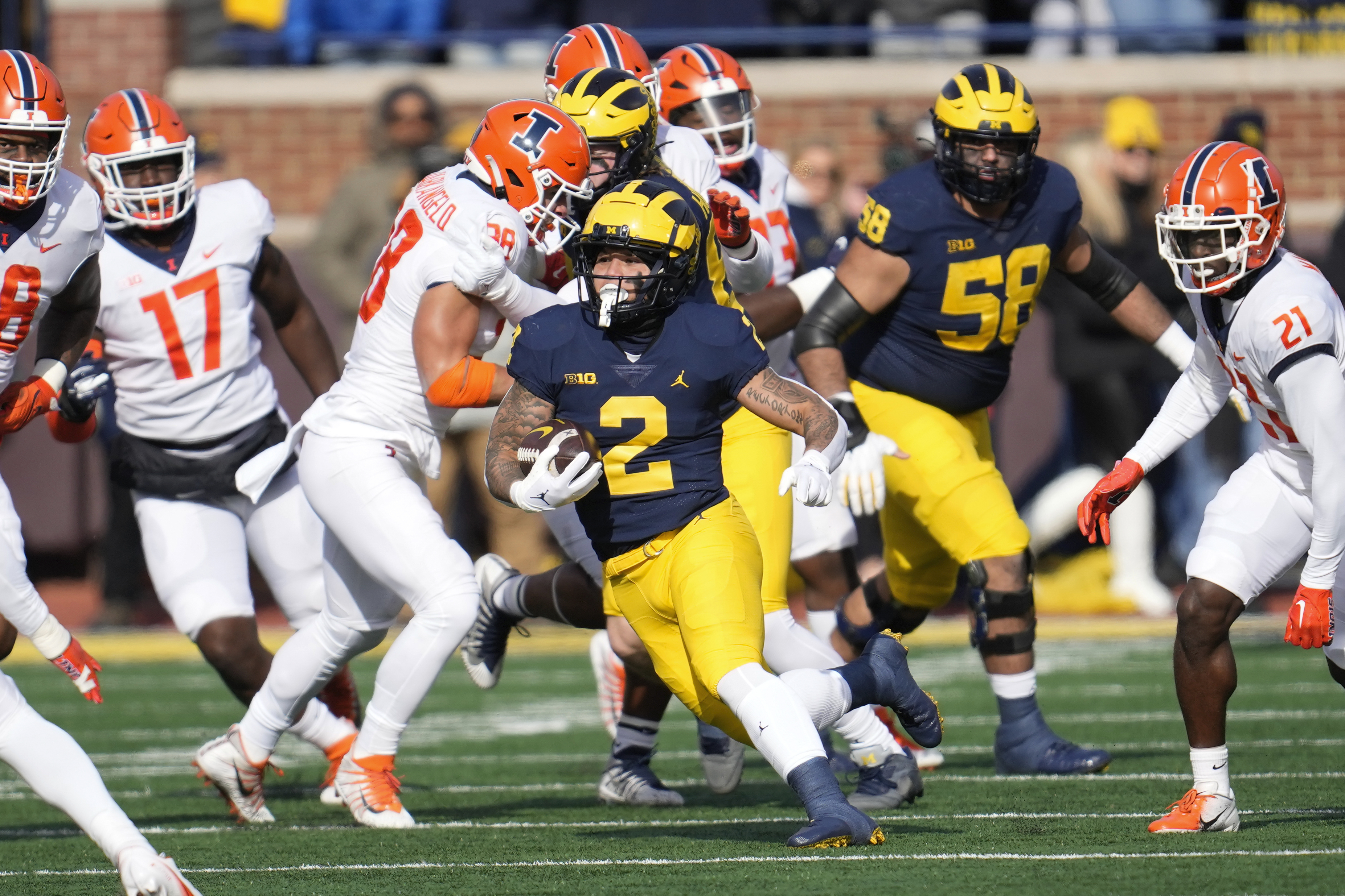 AP source Michigan RB Corum knee expected to have surgery