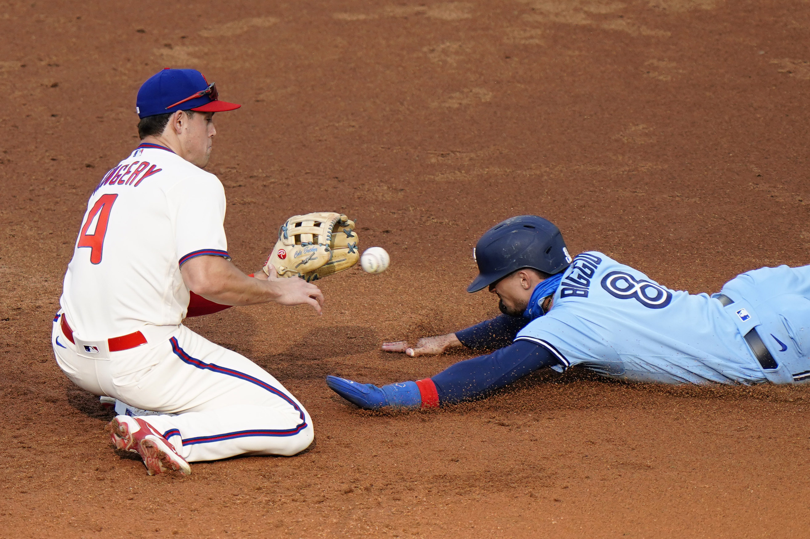 Harper rallies Phils past Blue Jays to sweep doubleheader