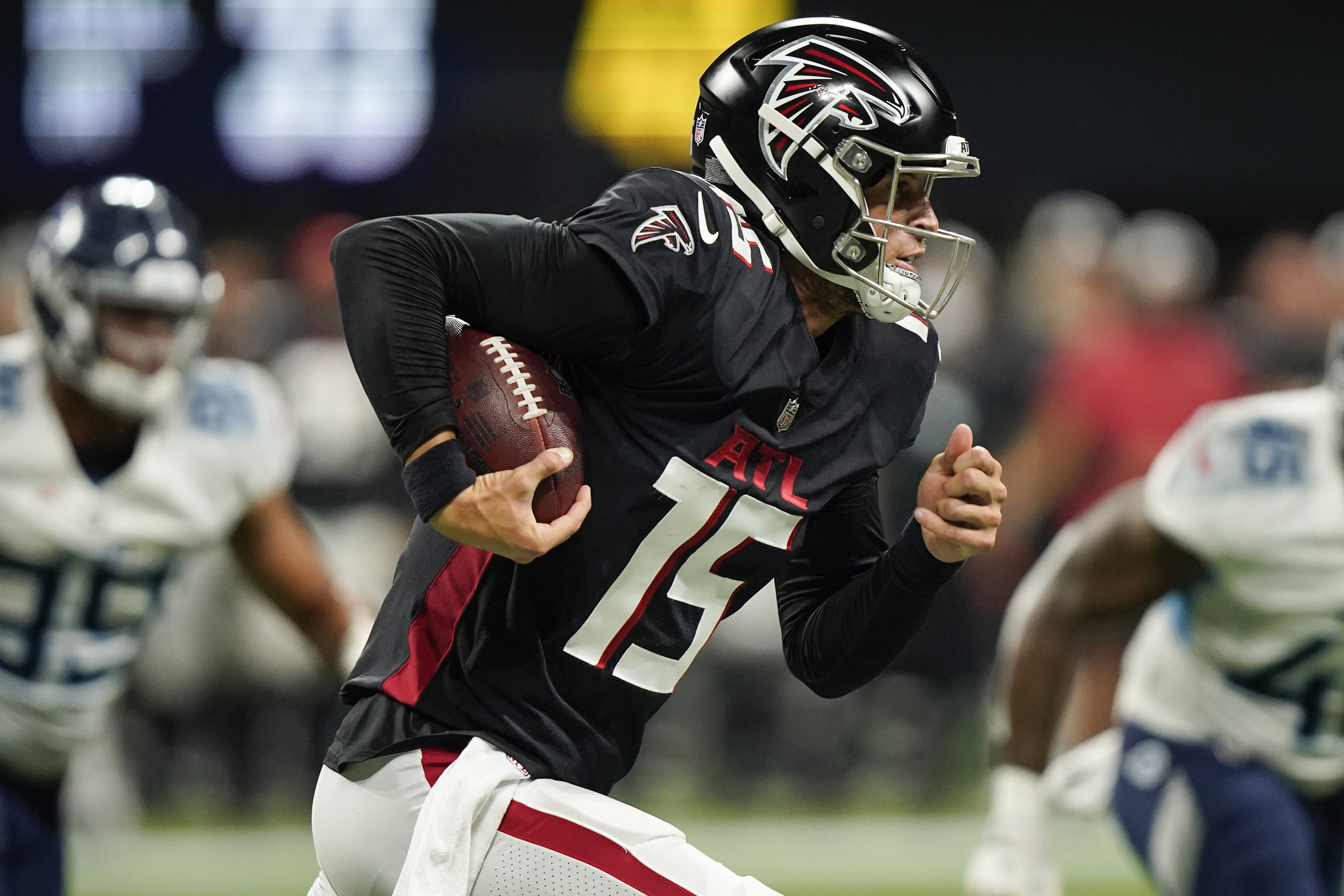 Falcons' John Cominsky looks like a 'different ball player