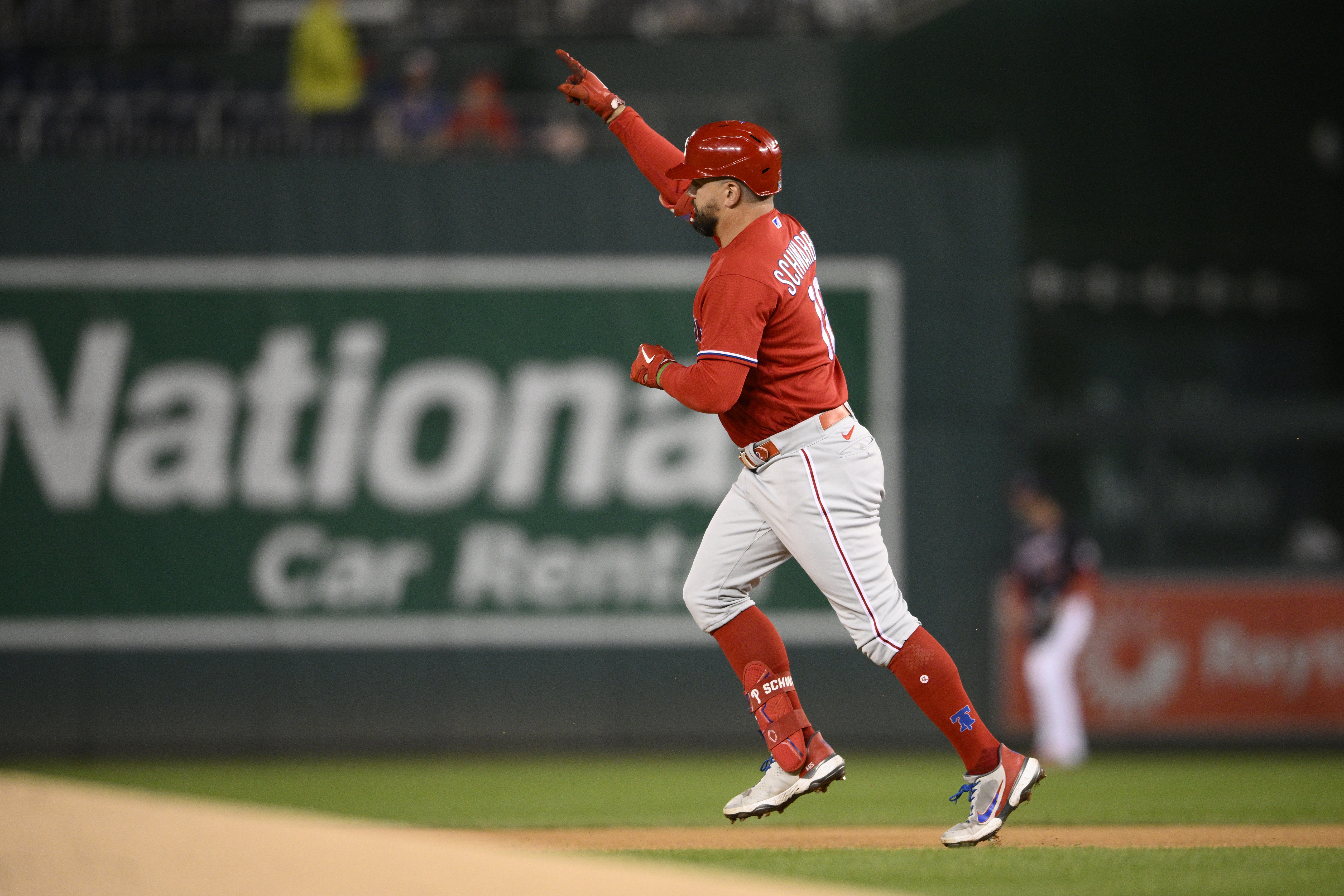Schwarber hits 2 HRs; Phils split with Nats to lead Brewers – KGET 17