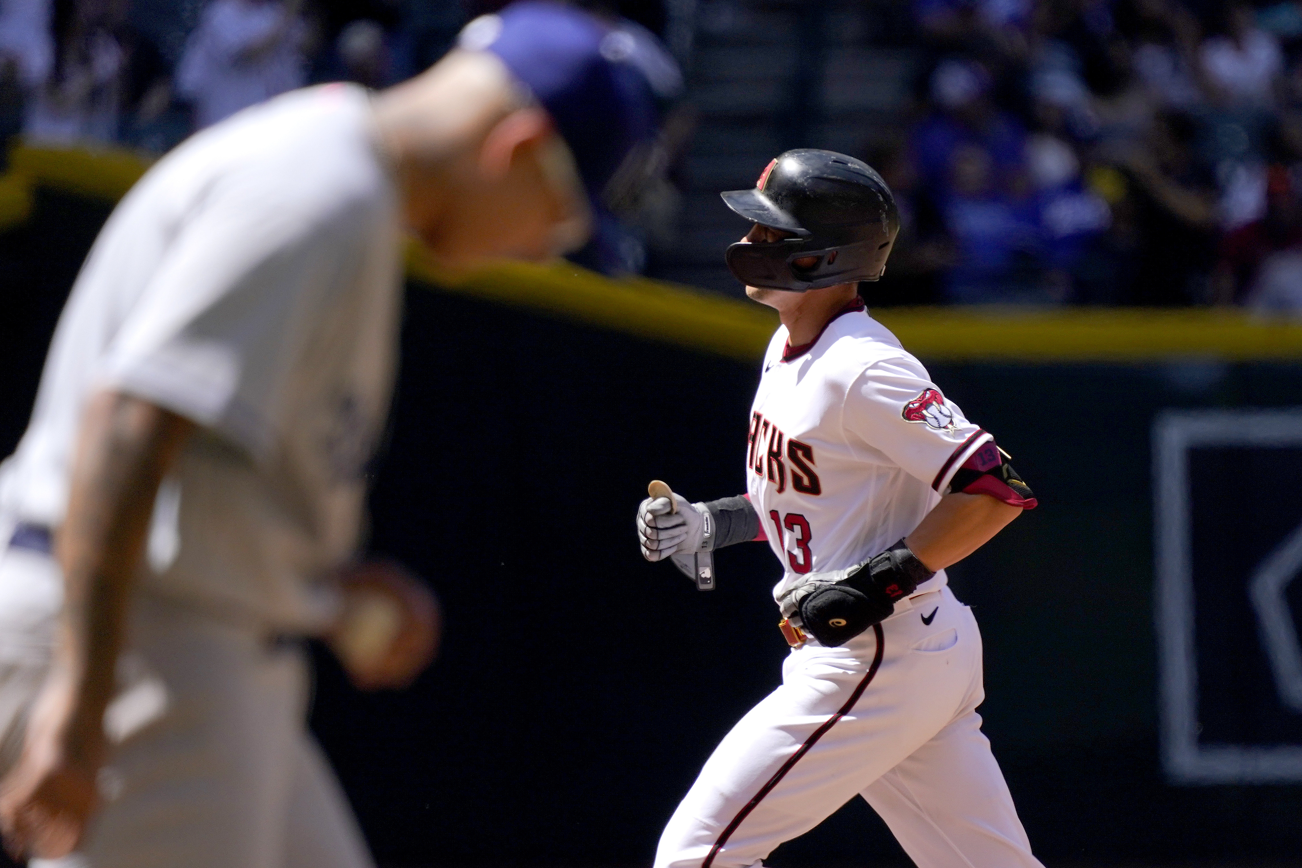 Diamondbacks score twice after error to beat Dodgers 3-1