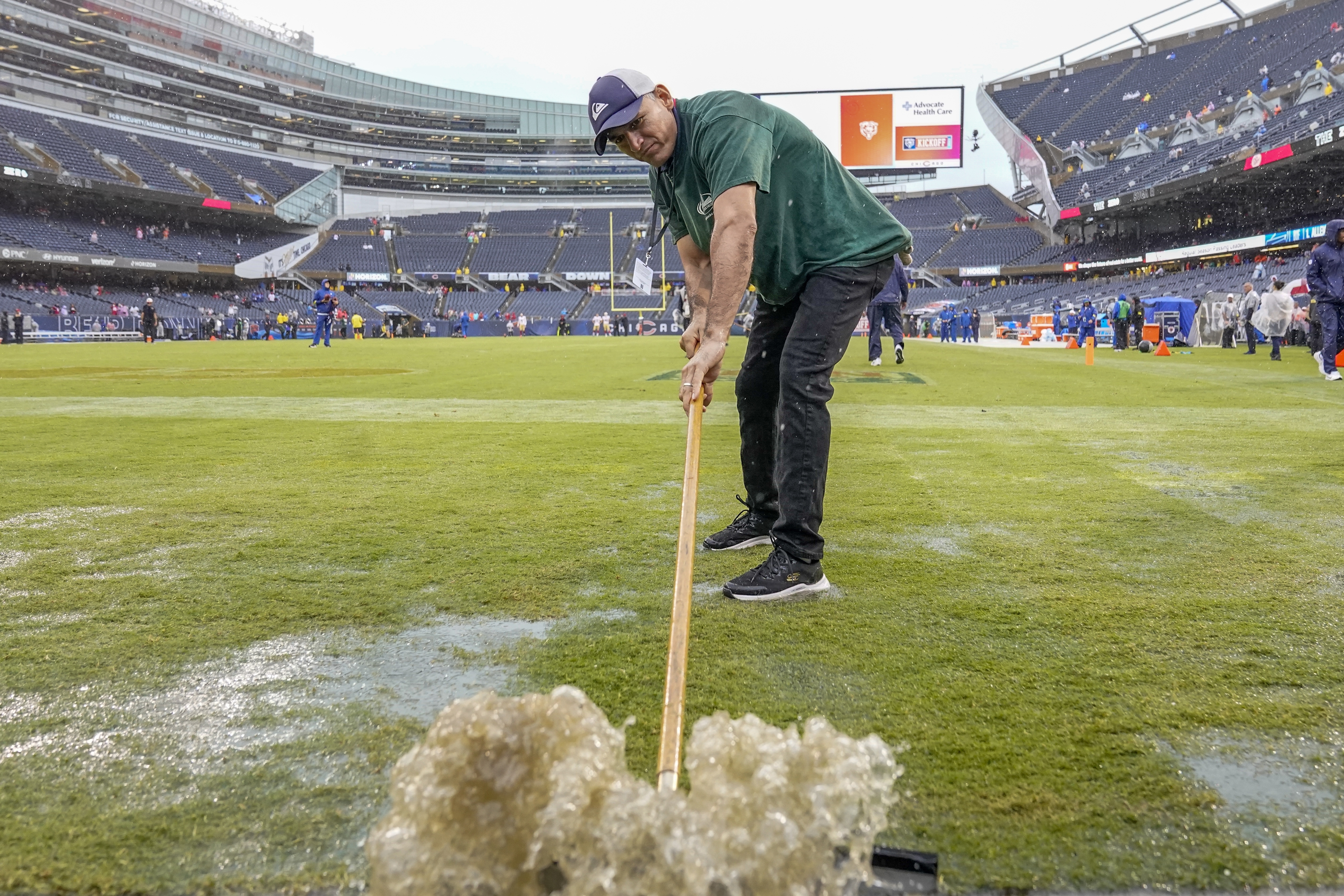 Heavy rain floods Soldier Field during Chicago Bears' season opener against  San Francisco 49ers