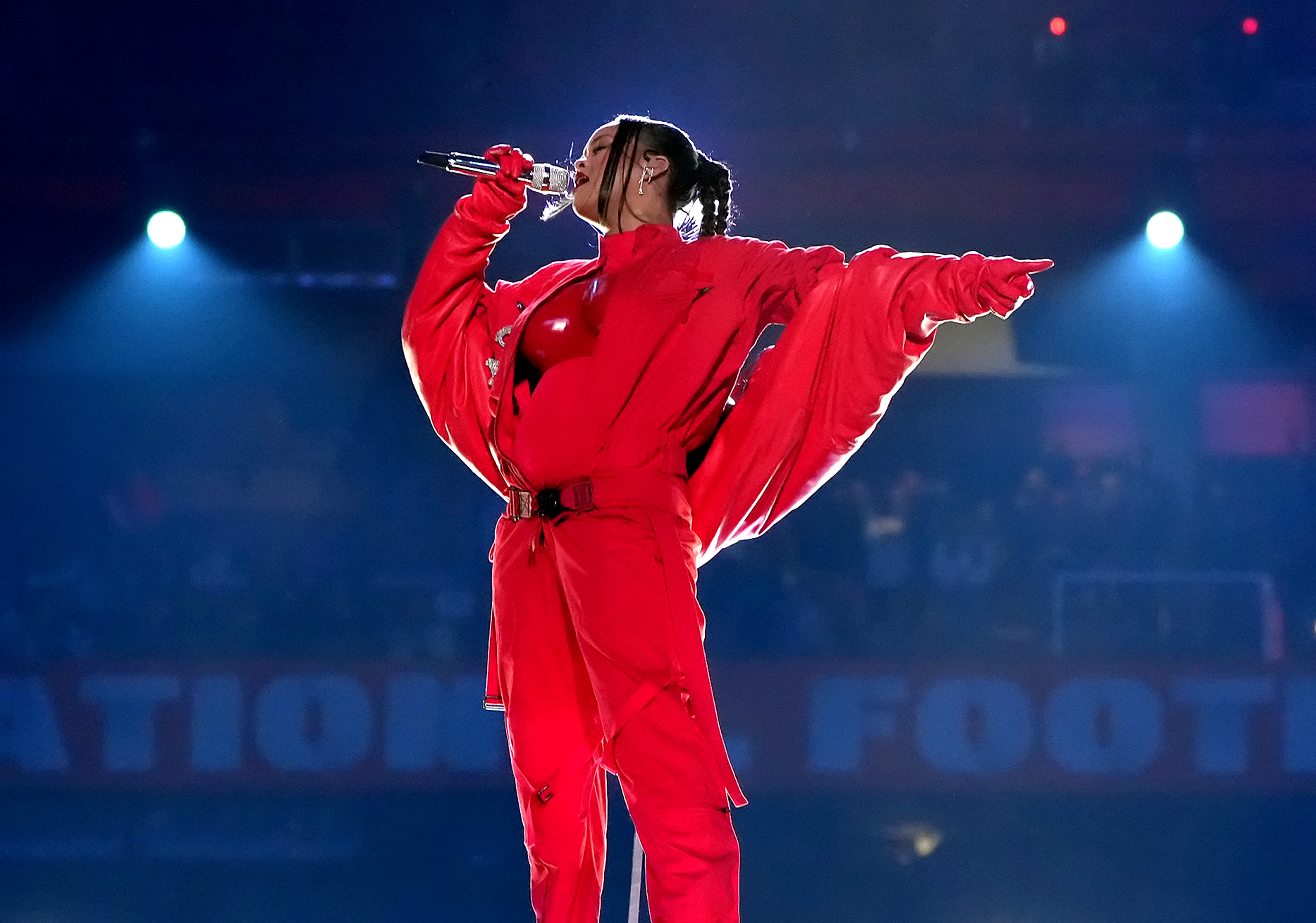 Halftime Show Super Bowl 2023 live reactions: is Rihanna pregnant