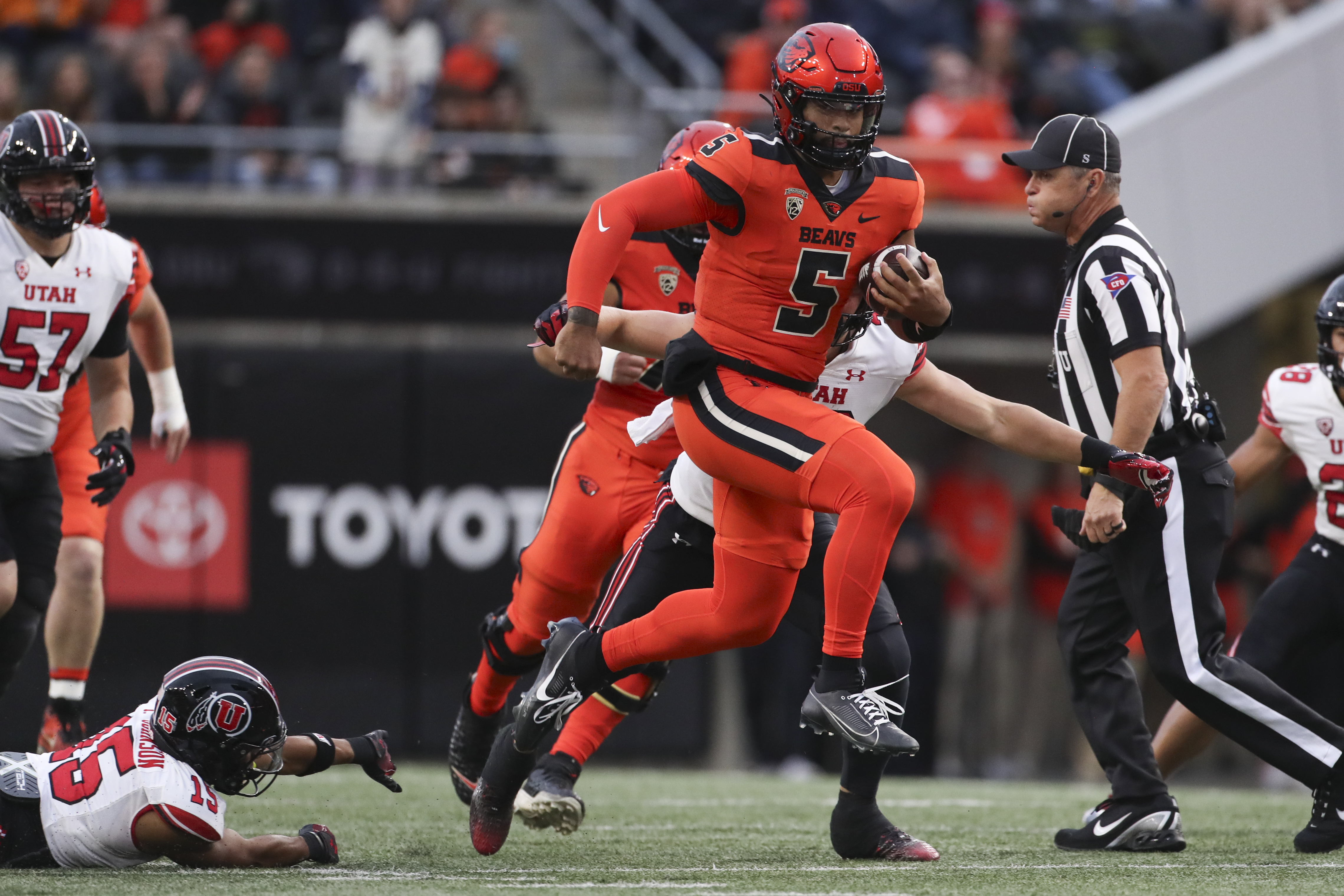 Silas Bolden has 2 TDs to help No. 19 Oregon State beat No. 10