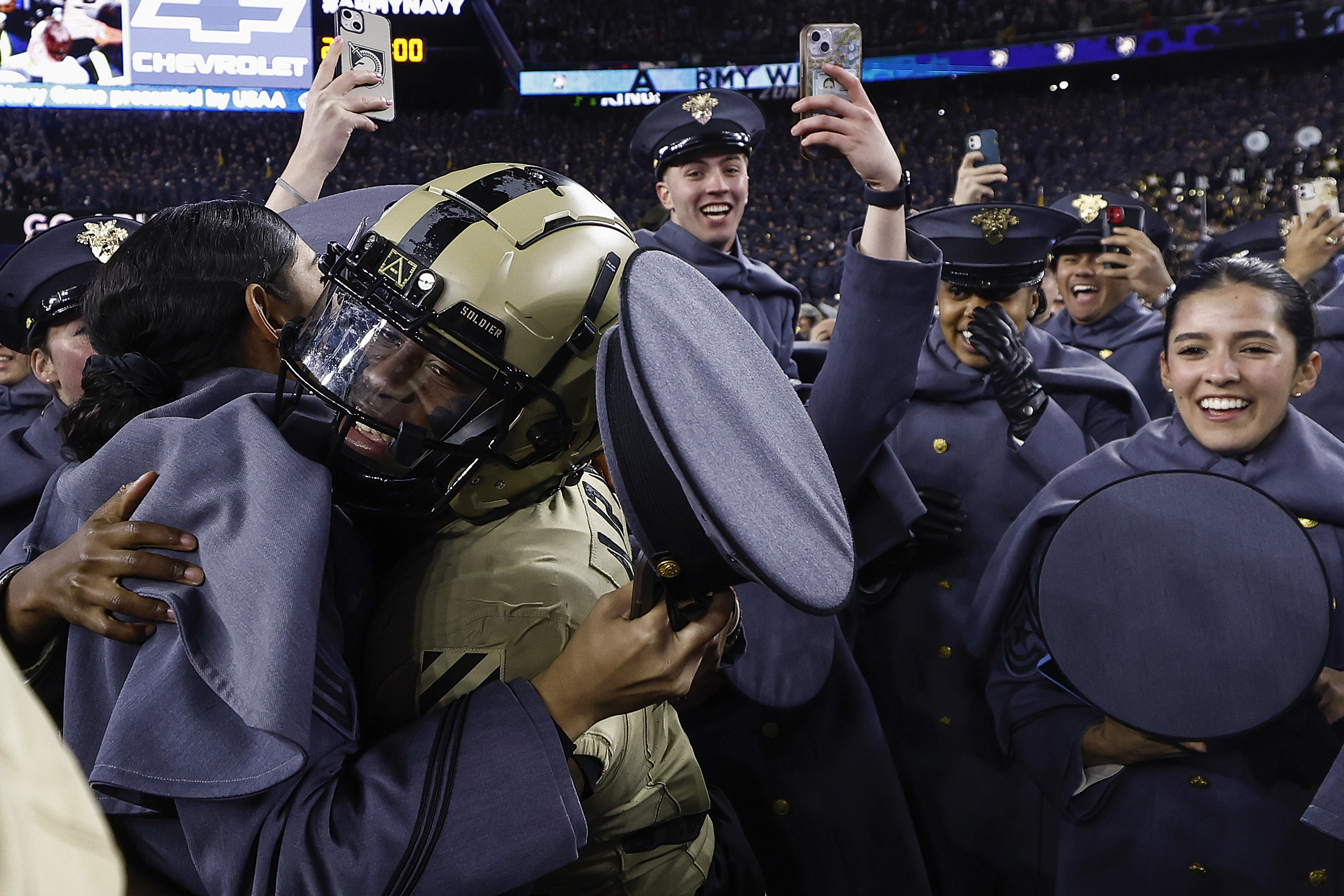 Army holds on with goal line stand in final seconds beats Navy 17 11