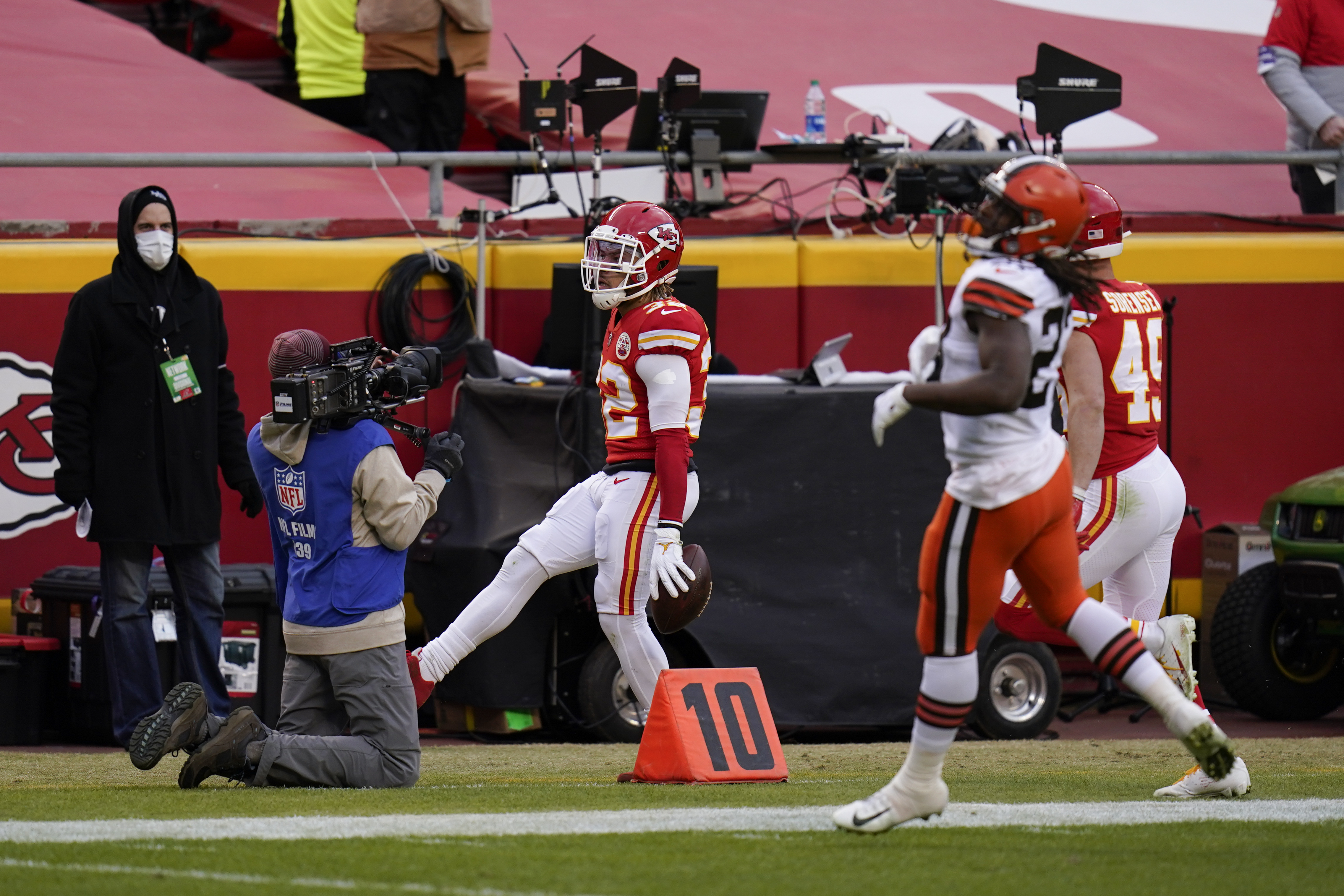 Green Bay Packers wide receiver Allen Lazard (13) heads for the end zone to  score past Kansas City Chiefs safety Daniel Sorensen (49) during the second  half of an NFL football game