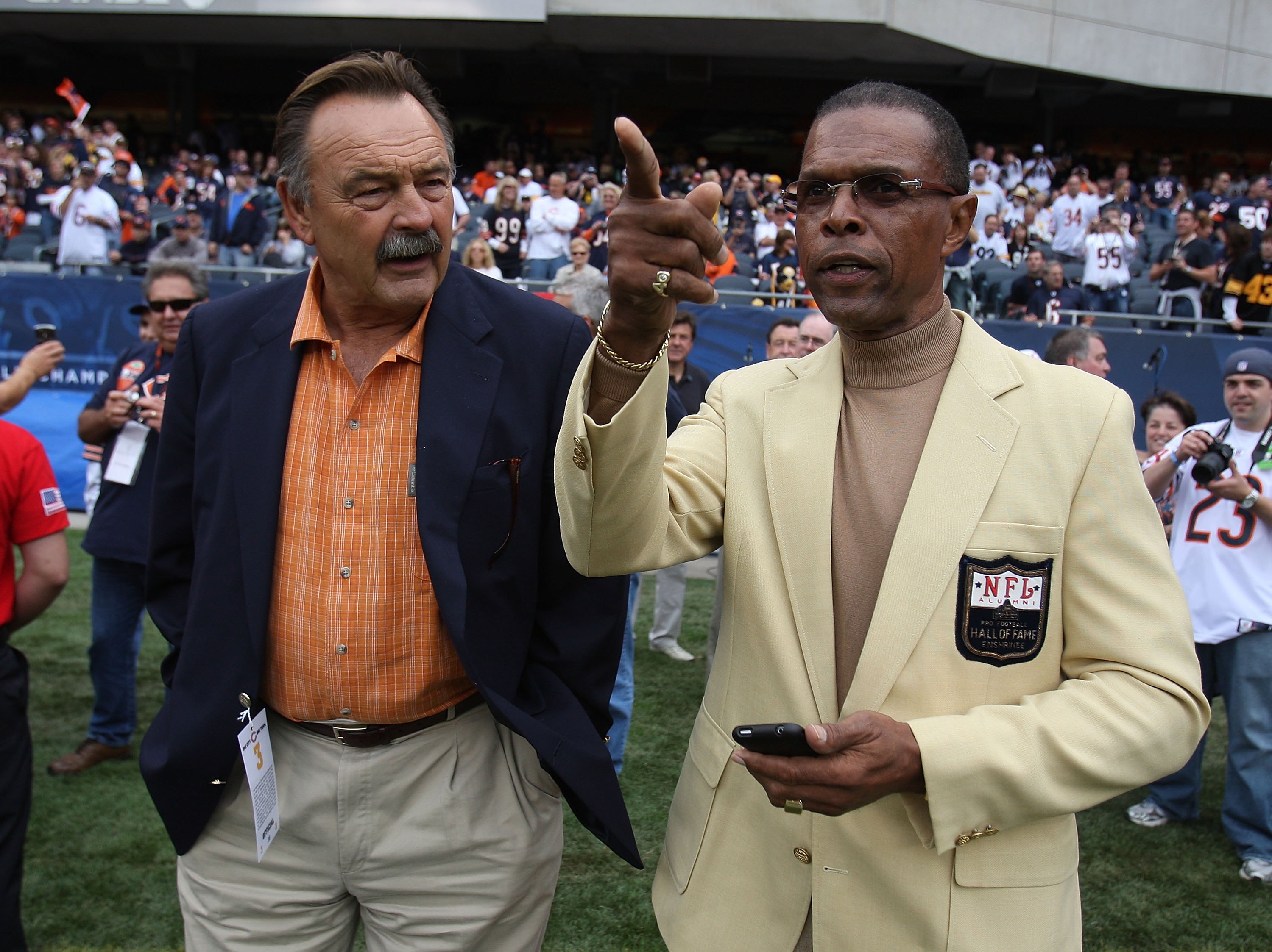 Gale Sayers' moving 'Brian's Song' tribute turns 50