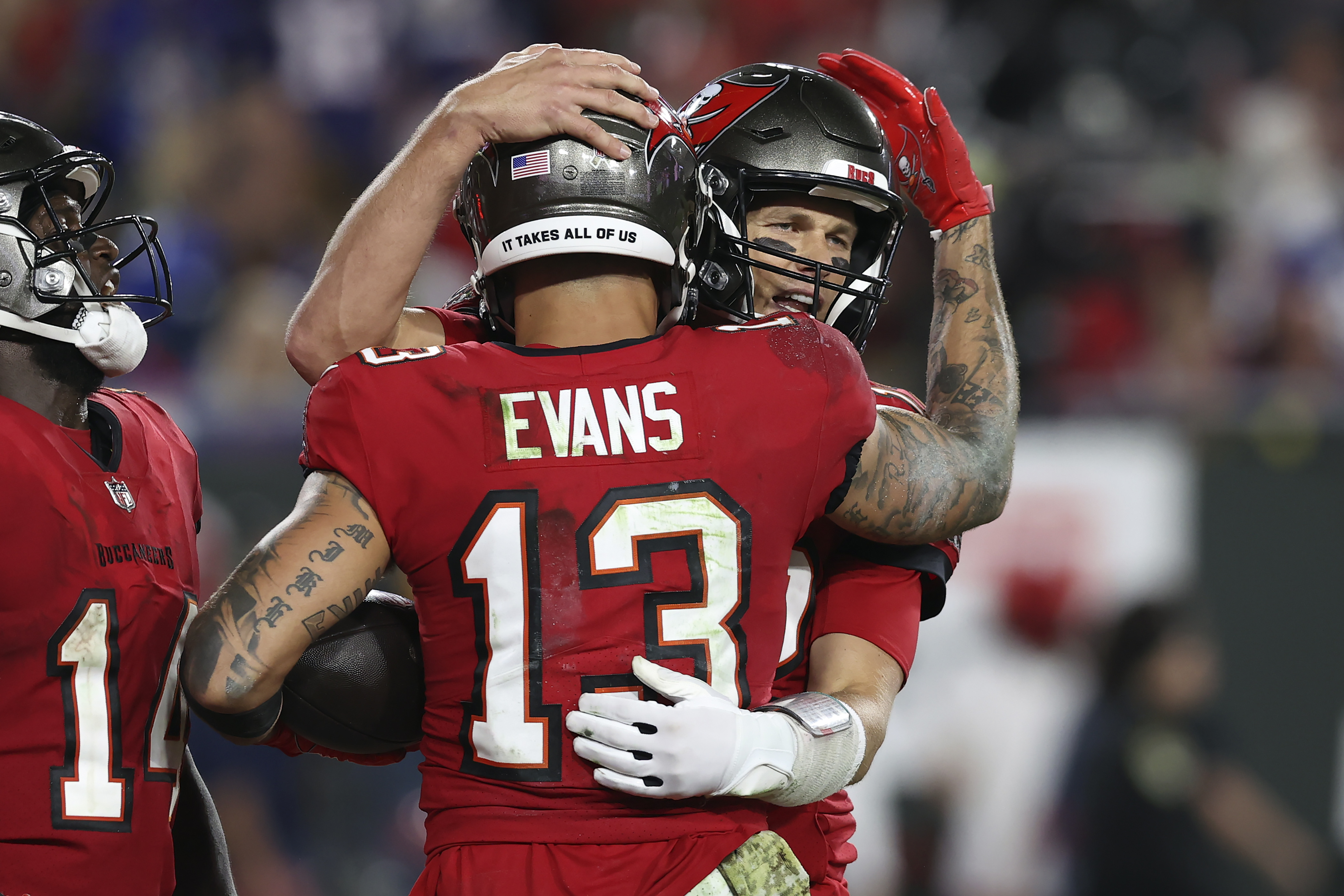 NFL: Tampa Bay Buccaneers Vita Vea loses tooth, Brady defeats