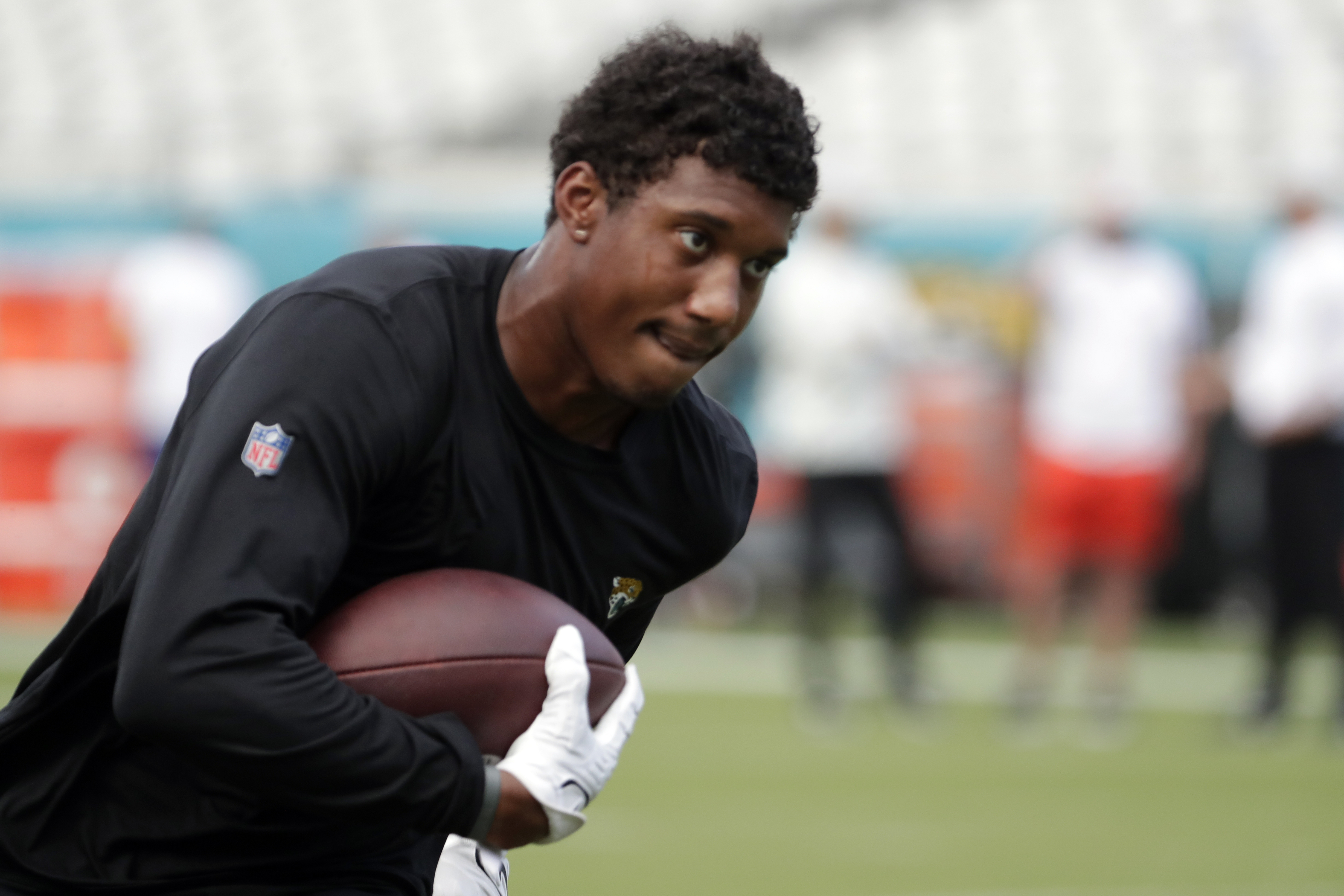 Wide Receiver Zay Jones is A Reliable Force for the Jaguars