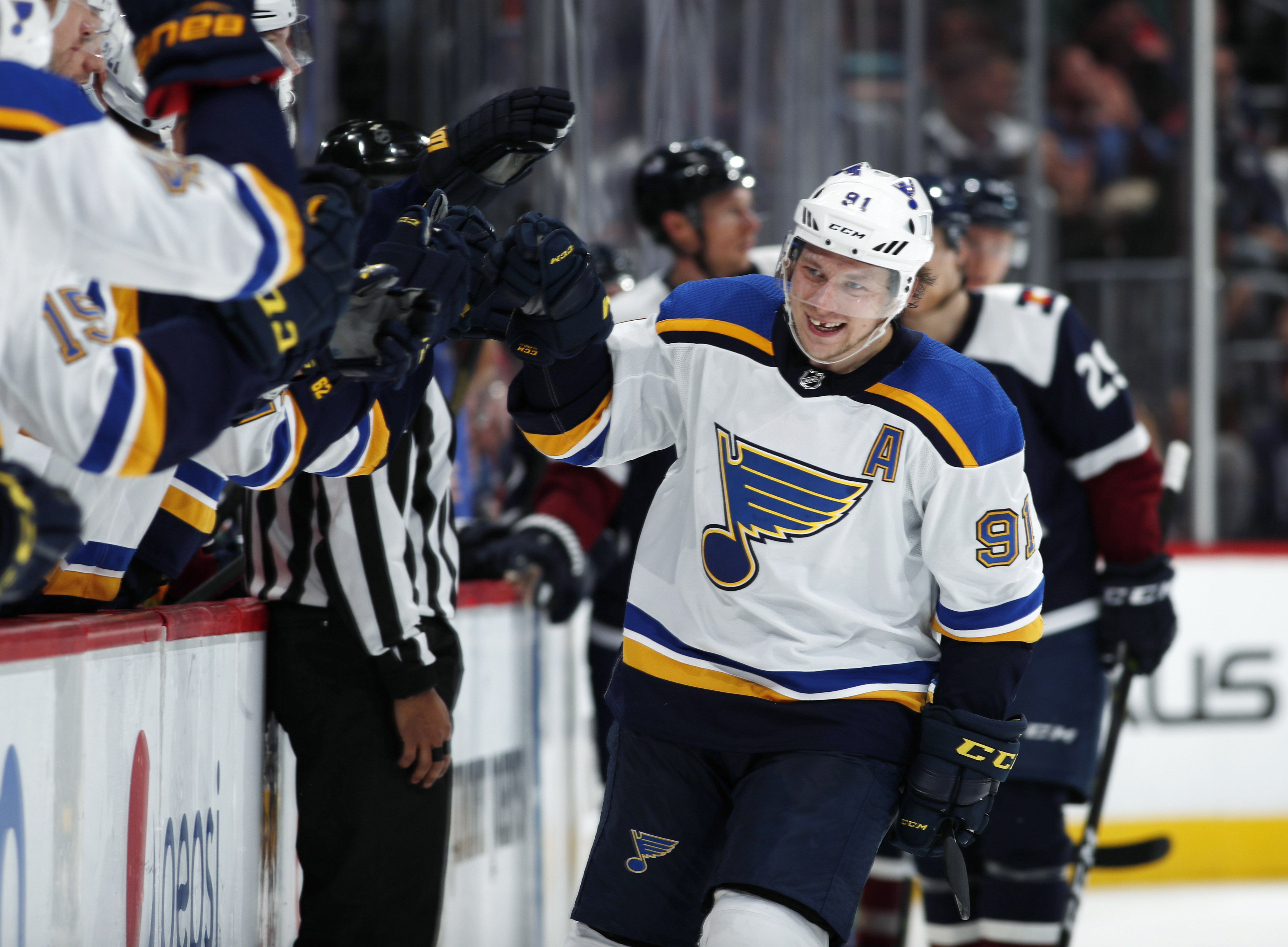 Vladimir Tarasenko's son took photo in Stanley Cup before Blues