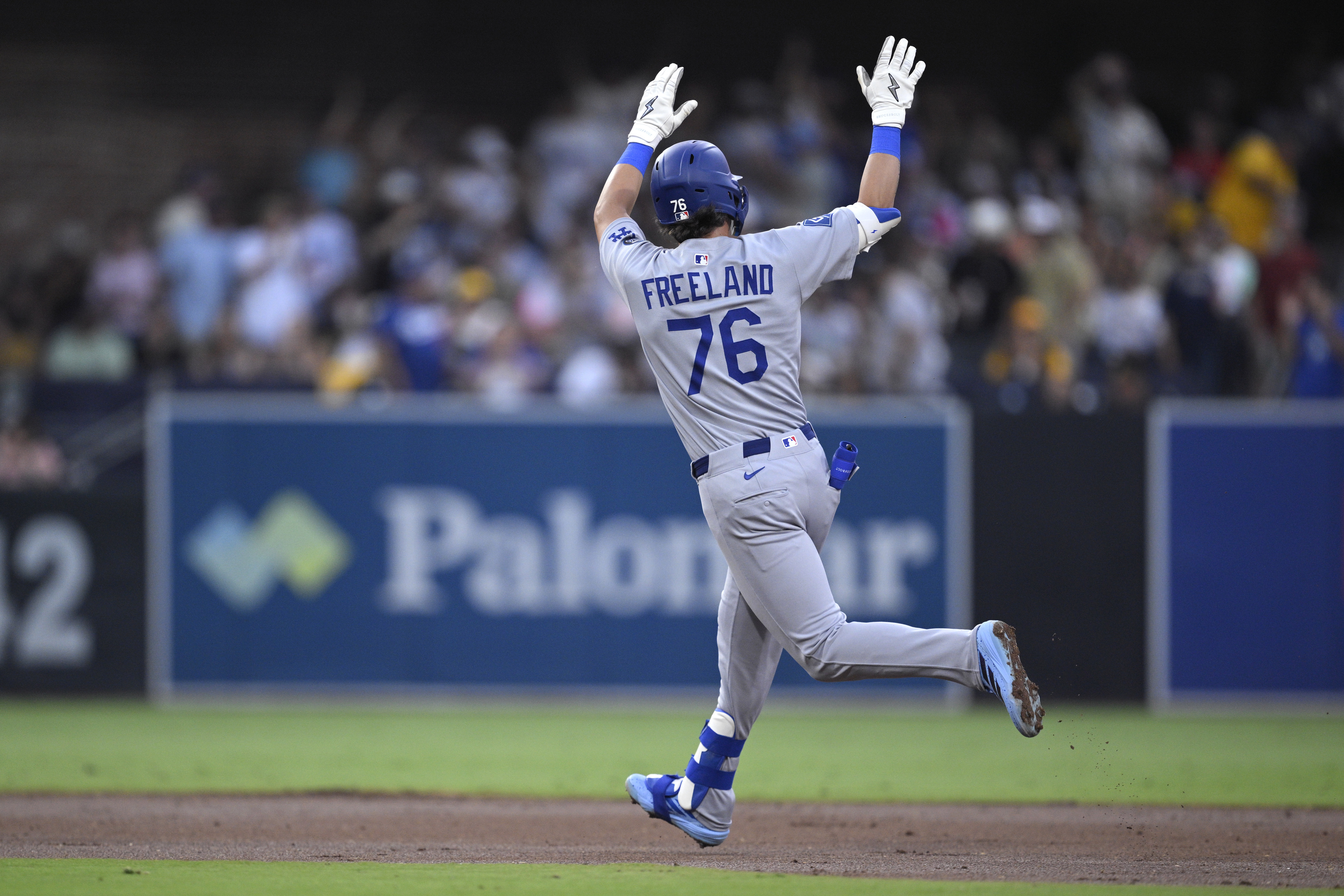 Yu Darvish, bullpen dazzle in 3-hitter, and Padres beat Dodgers 2