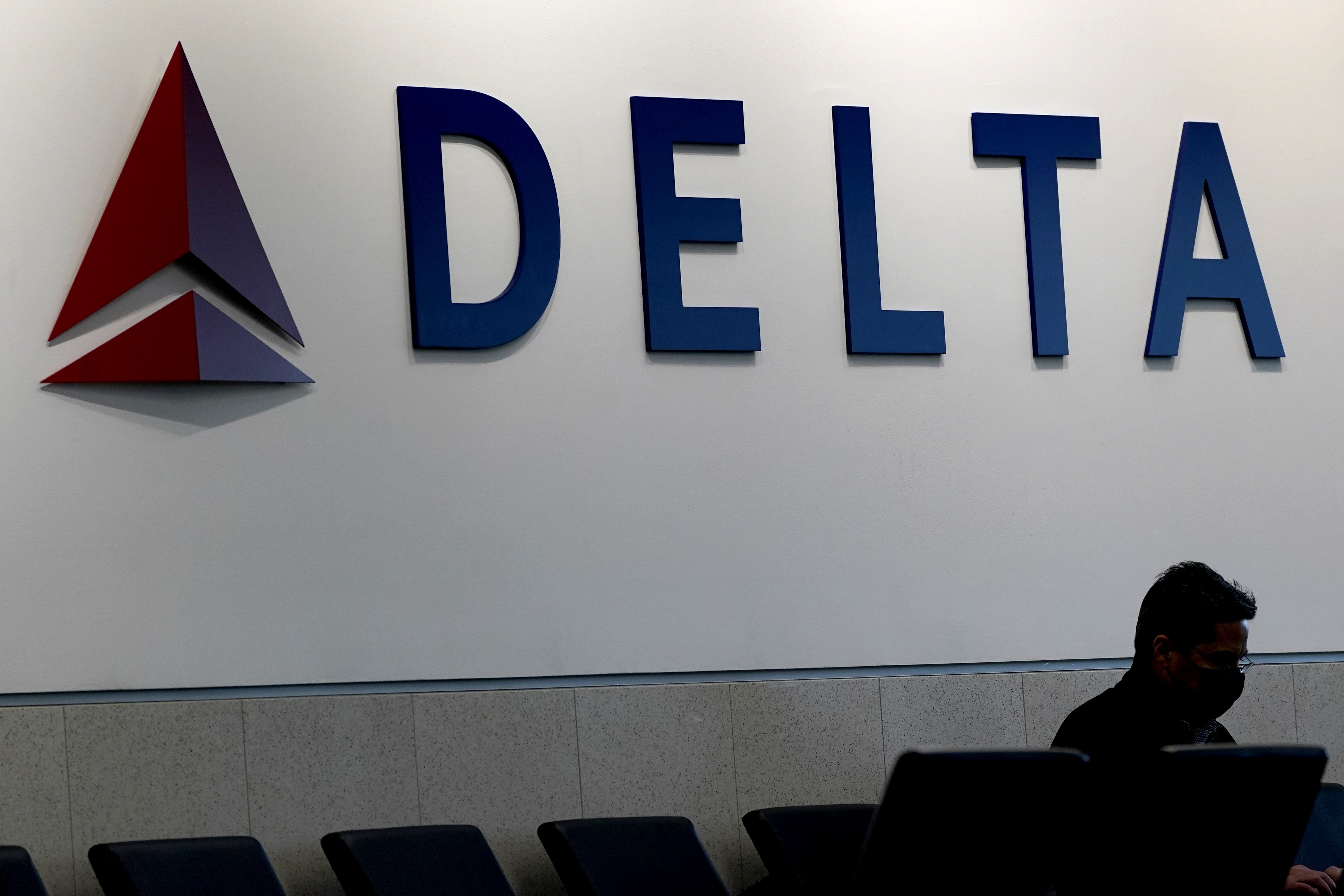Delta Air Lines to bring back daily, nonstop flights from Detroit to  Anchorage and Sacramento