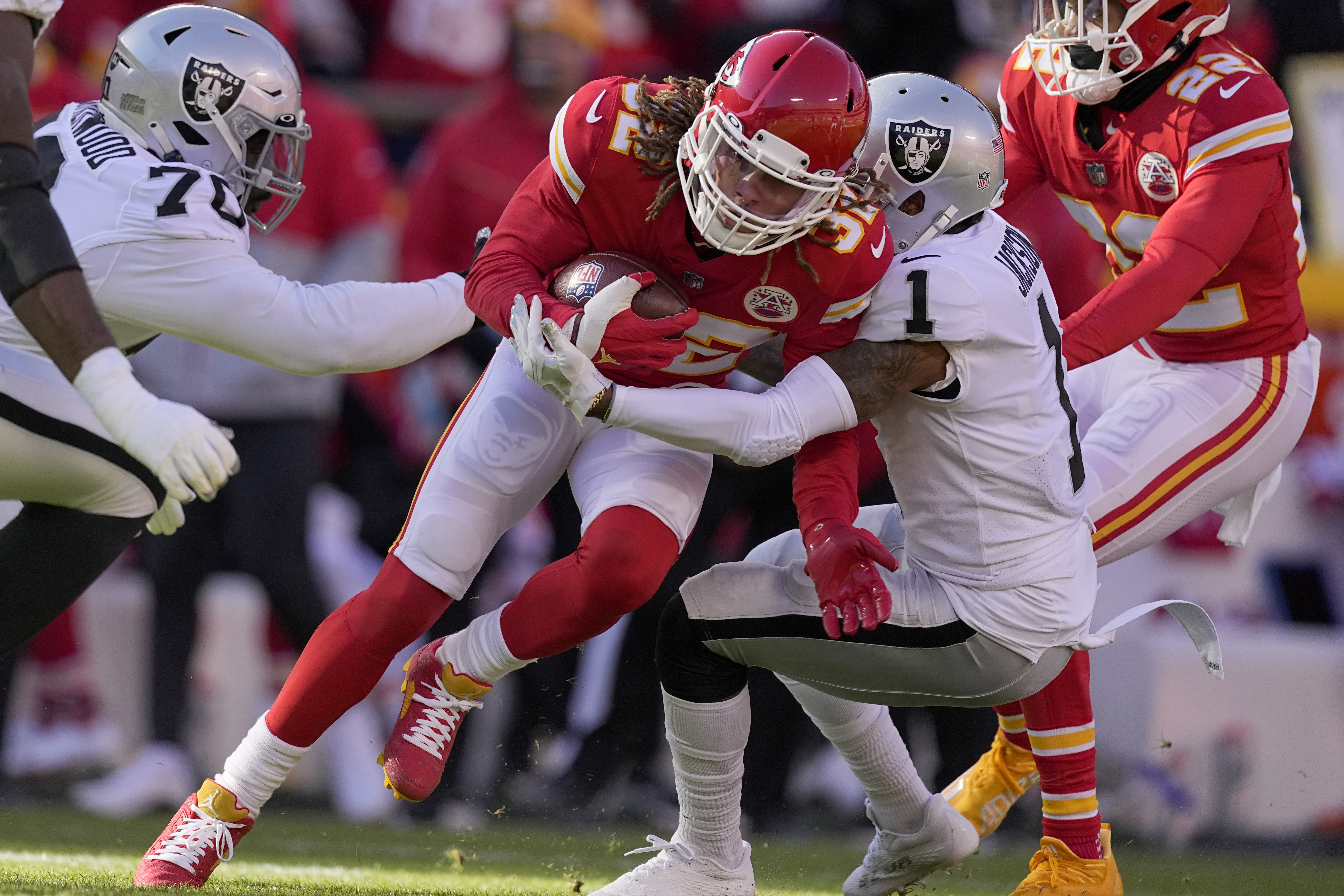 Chiefs roll to record-setting 48-9 victory over Raiders