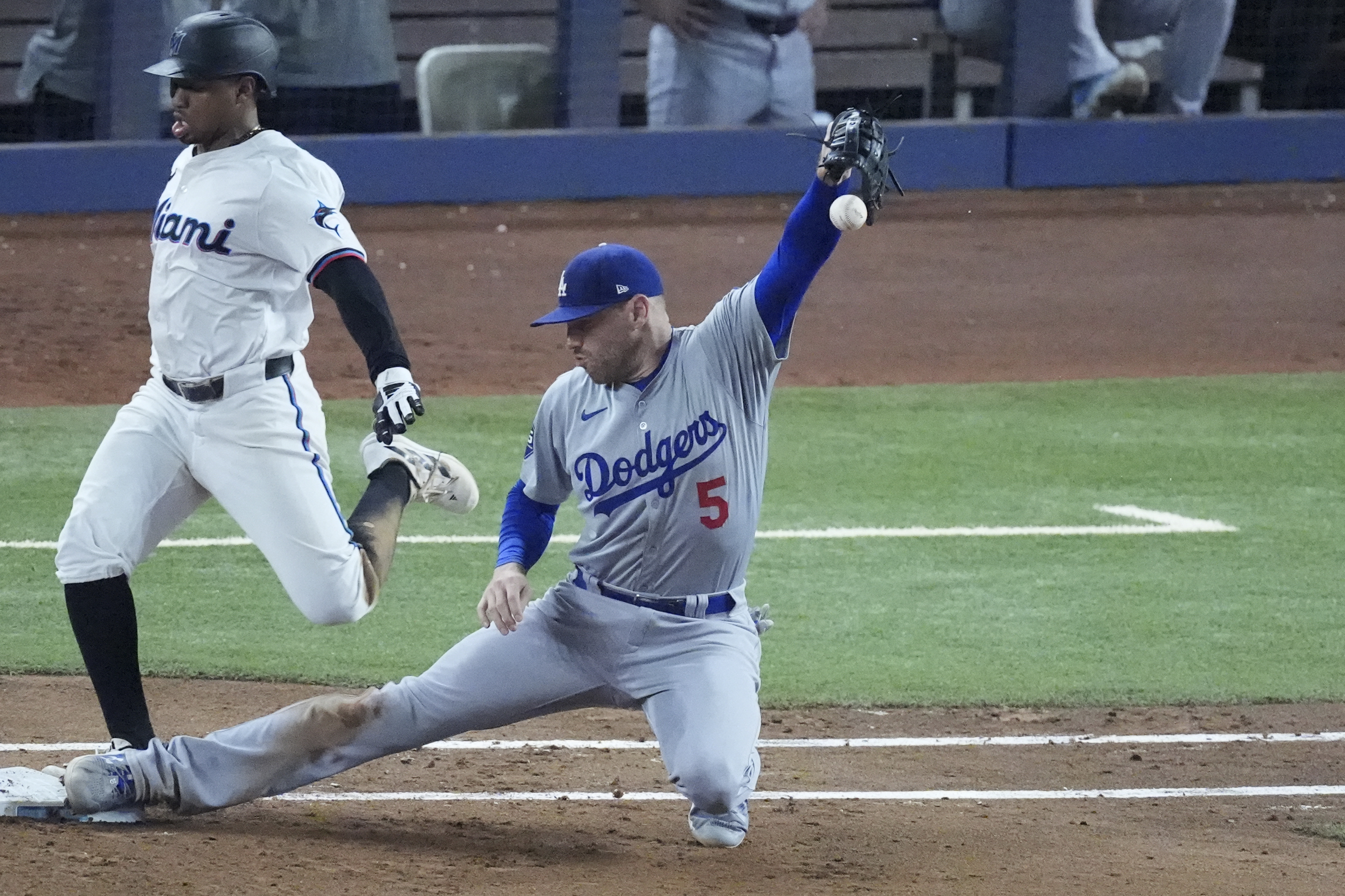 Ohtani steals 49th base in Dodgers' 8-4 win over Marlins