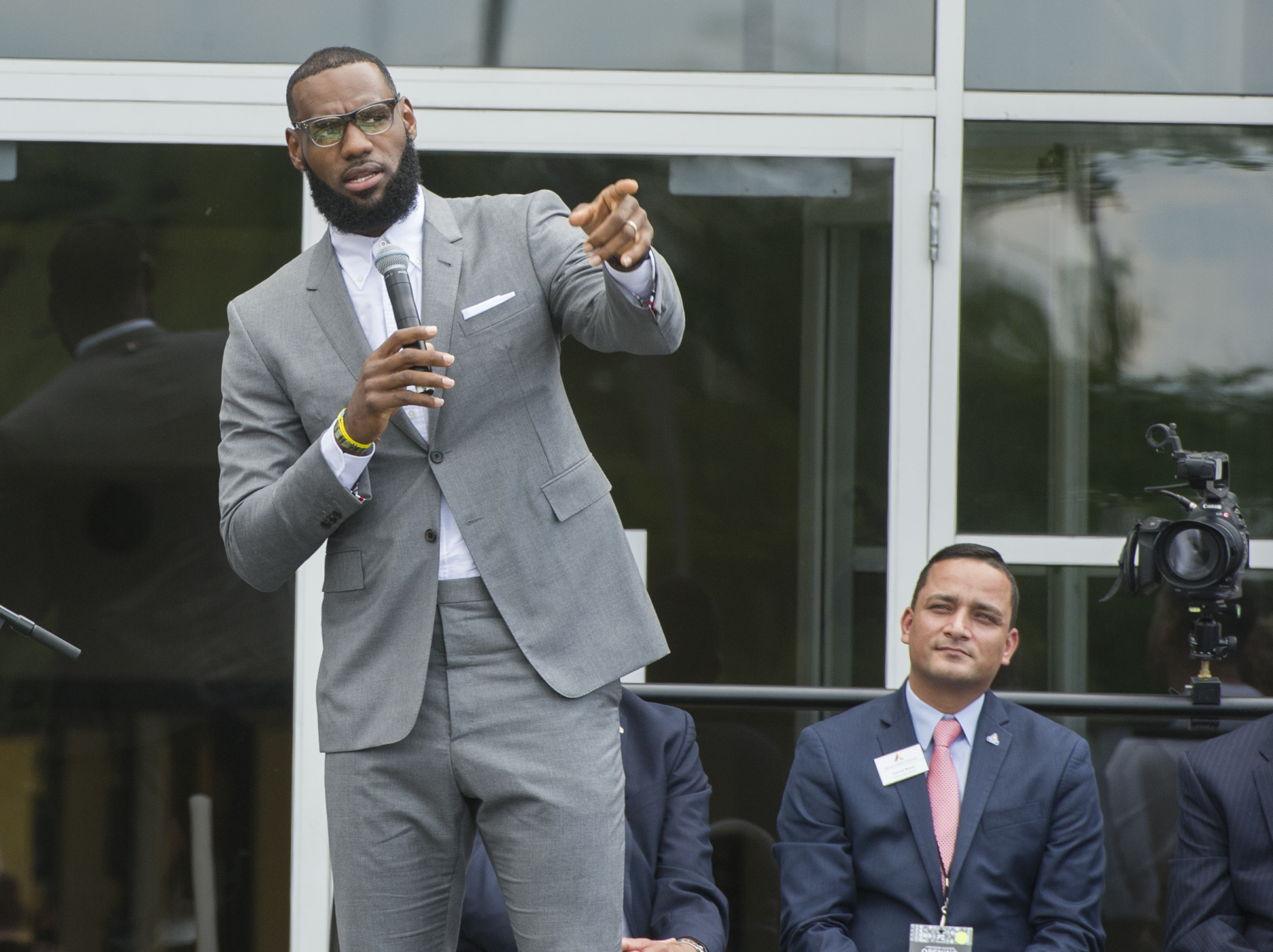 LeBron dedicates new court at I Promise School in Akron