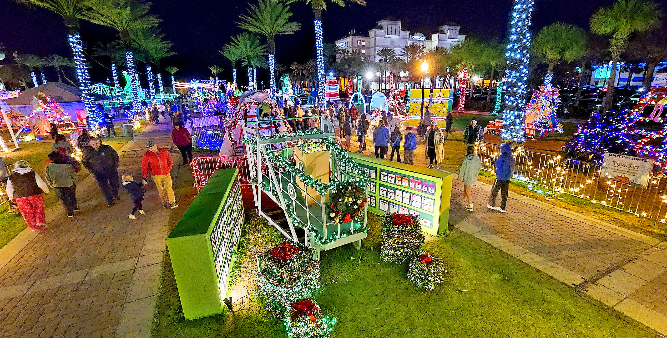 Deck the Chairs wraps up 2021 with largest-ever holiday display