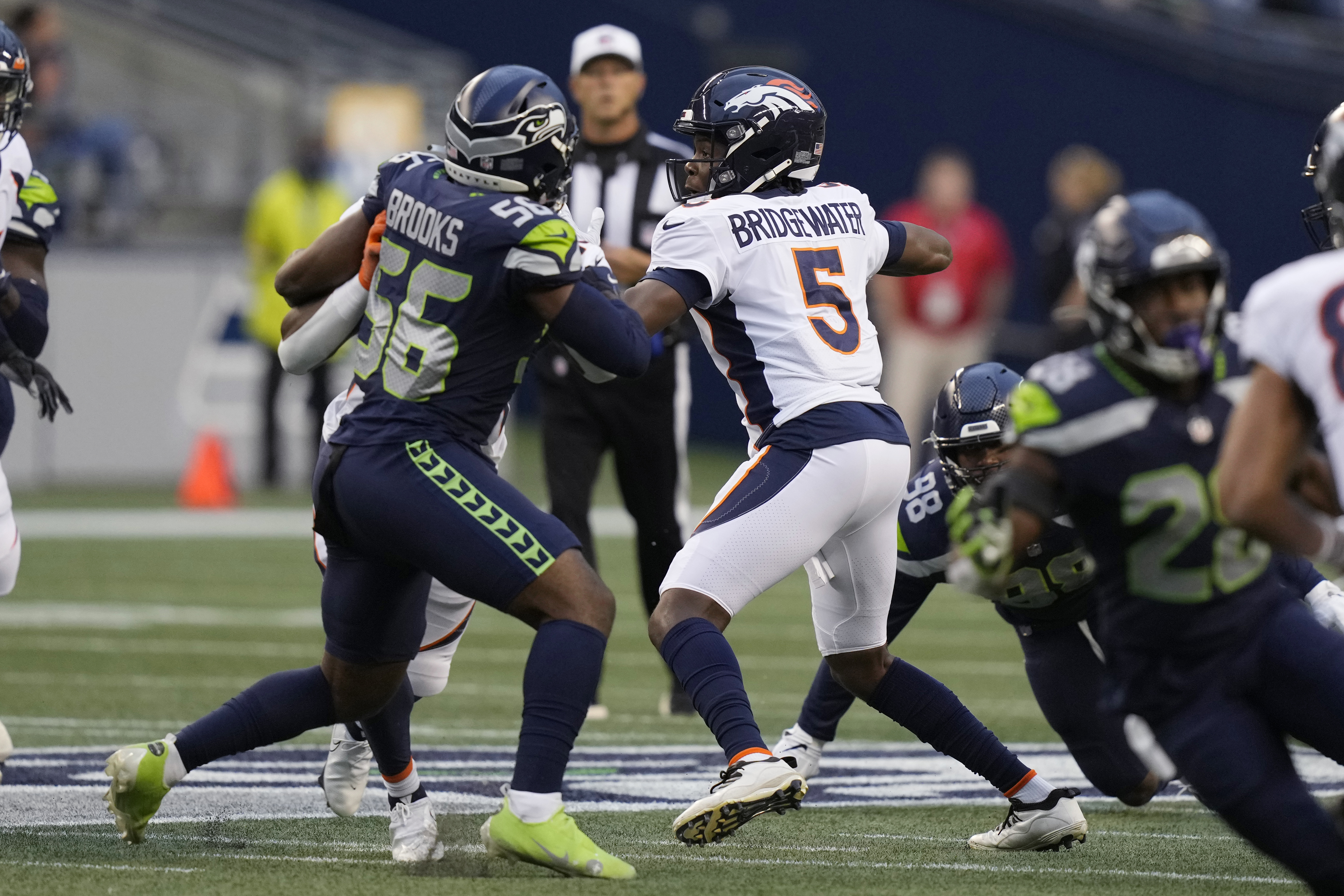 Seahawks sign cornerback Ahkello Witherspoon, expected to retain