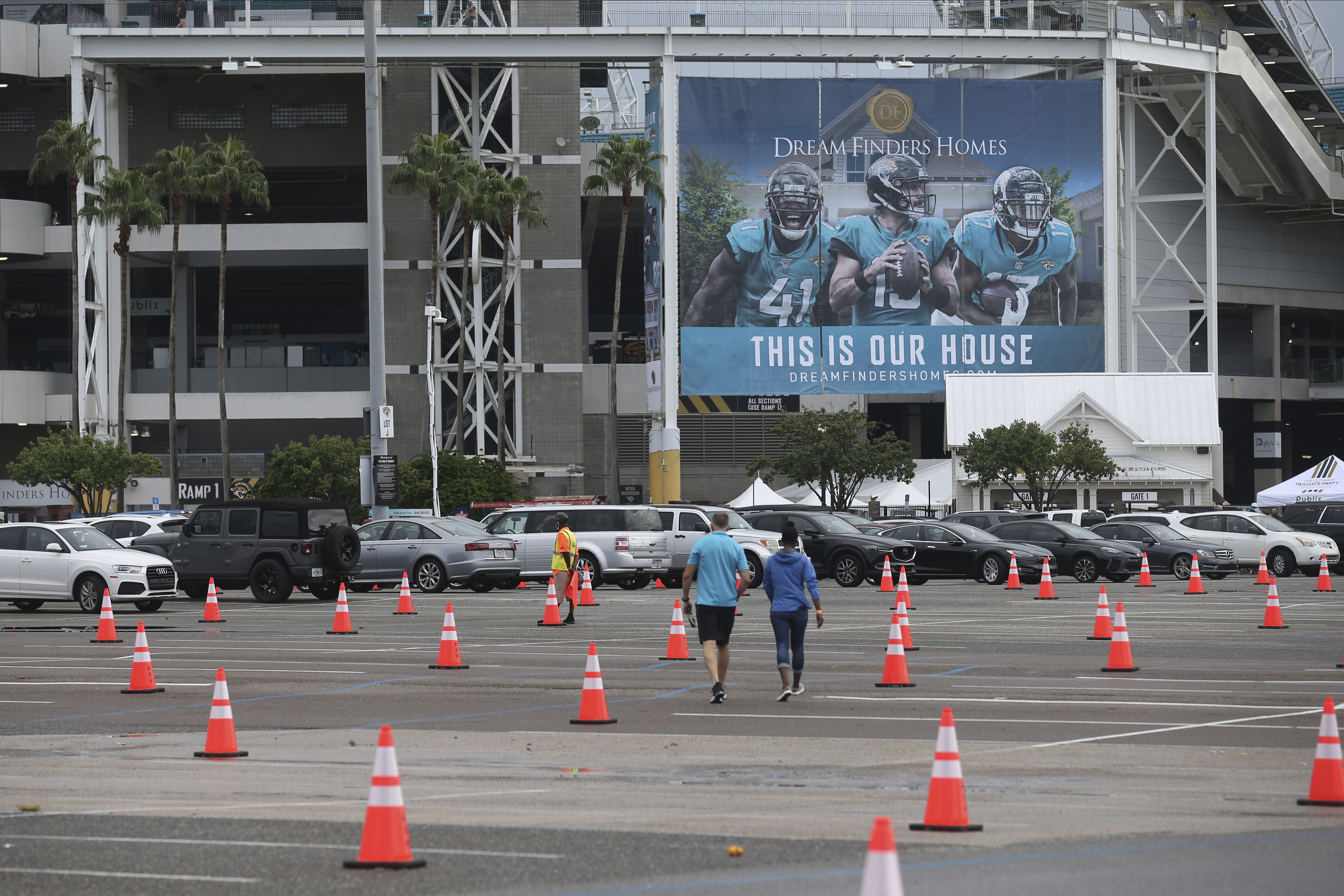 Jaguars practice squad player tests positive for coronavirus - Los