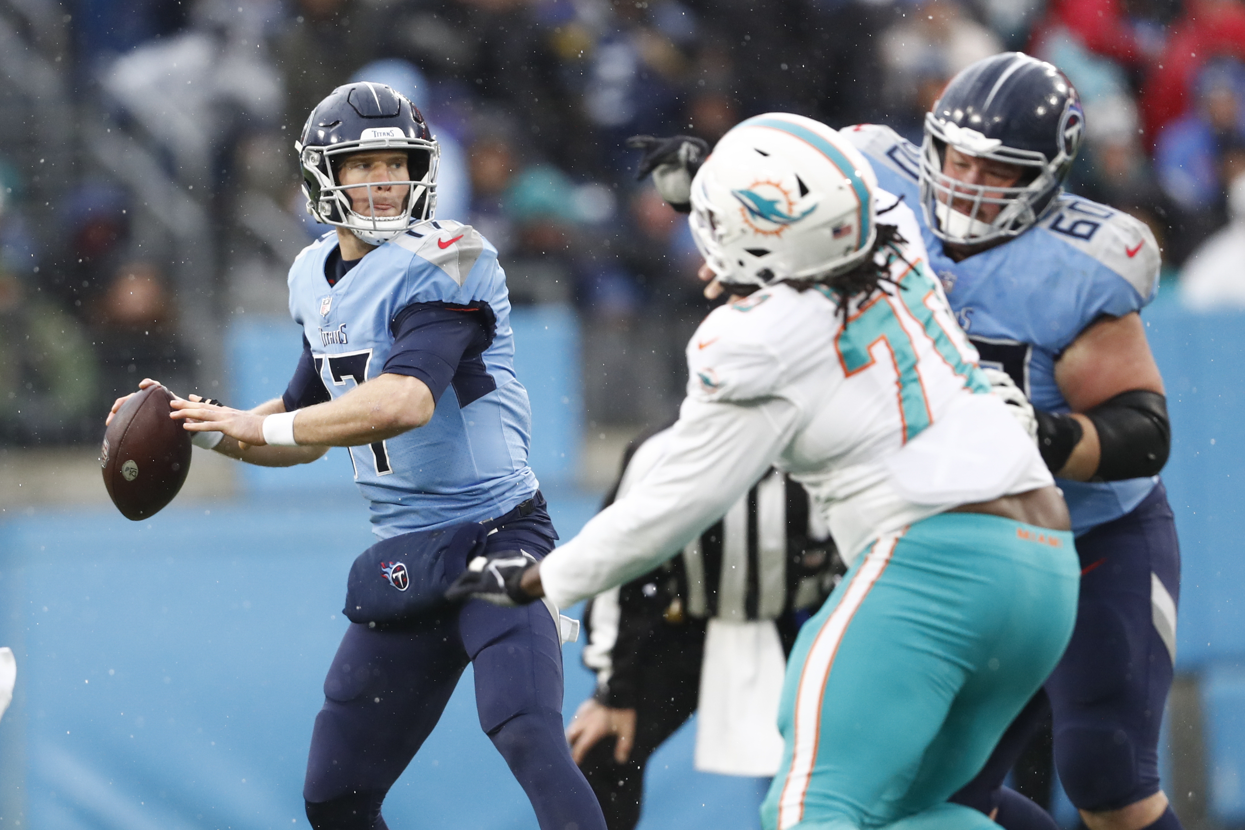 Dolphins playoff hopes dashed with 34-3 loss to Titans