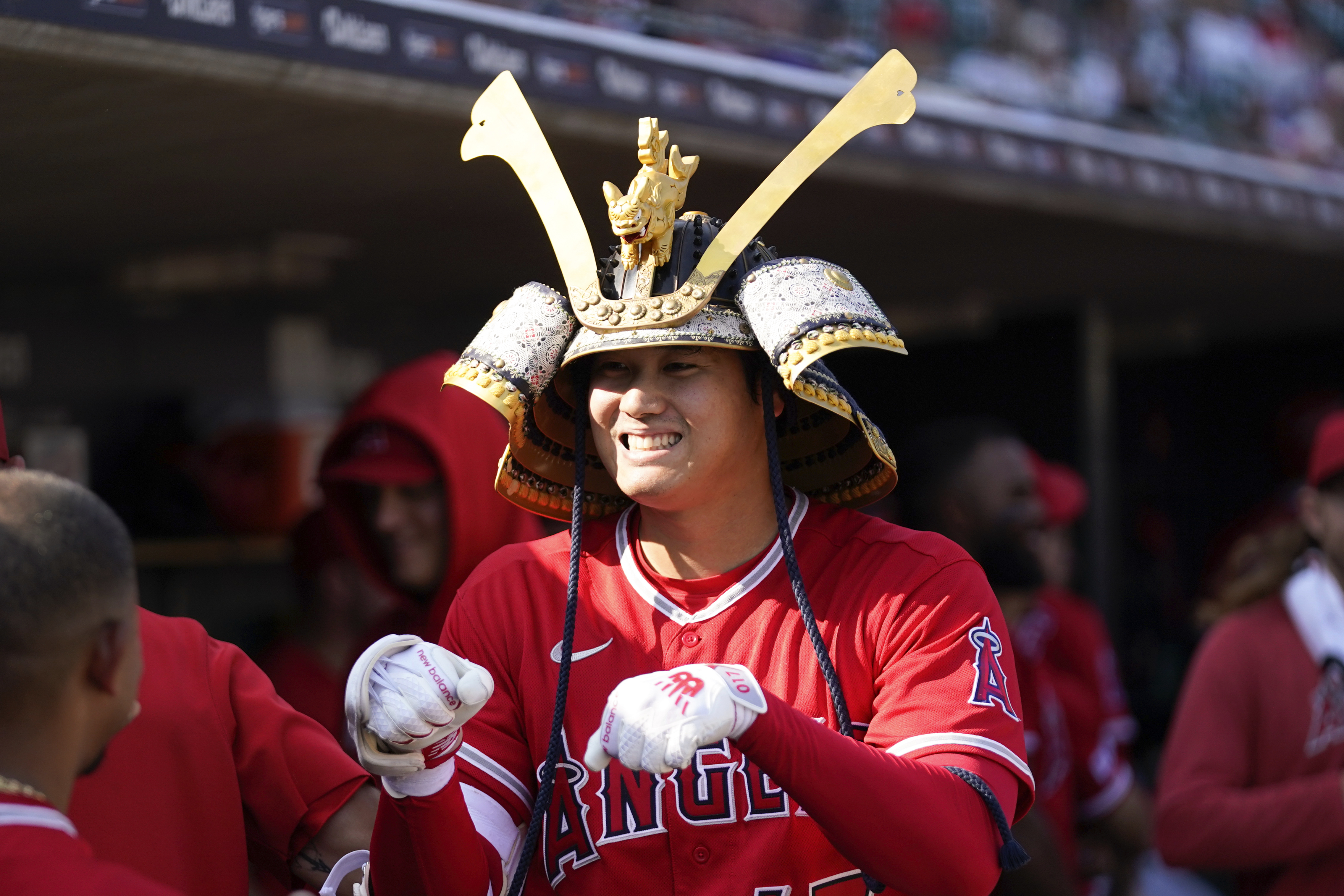 SAMURAI STORE brought a samurai warrior helmet to MLB team Los