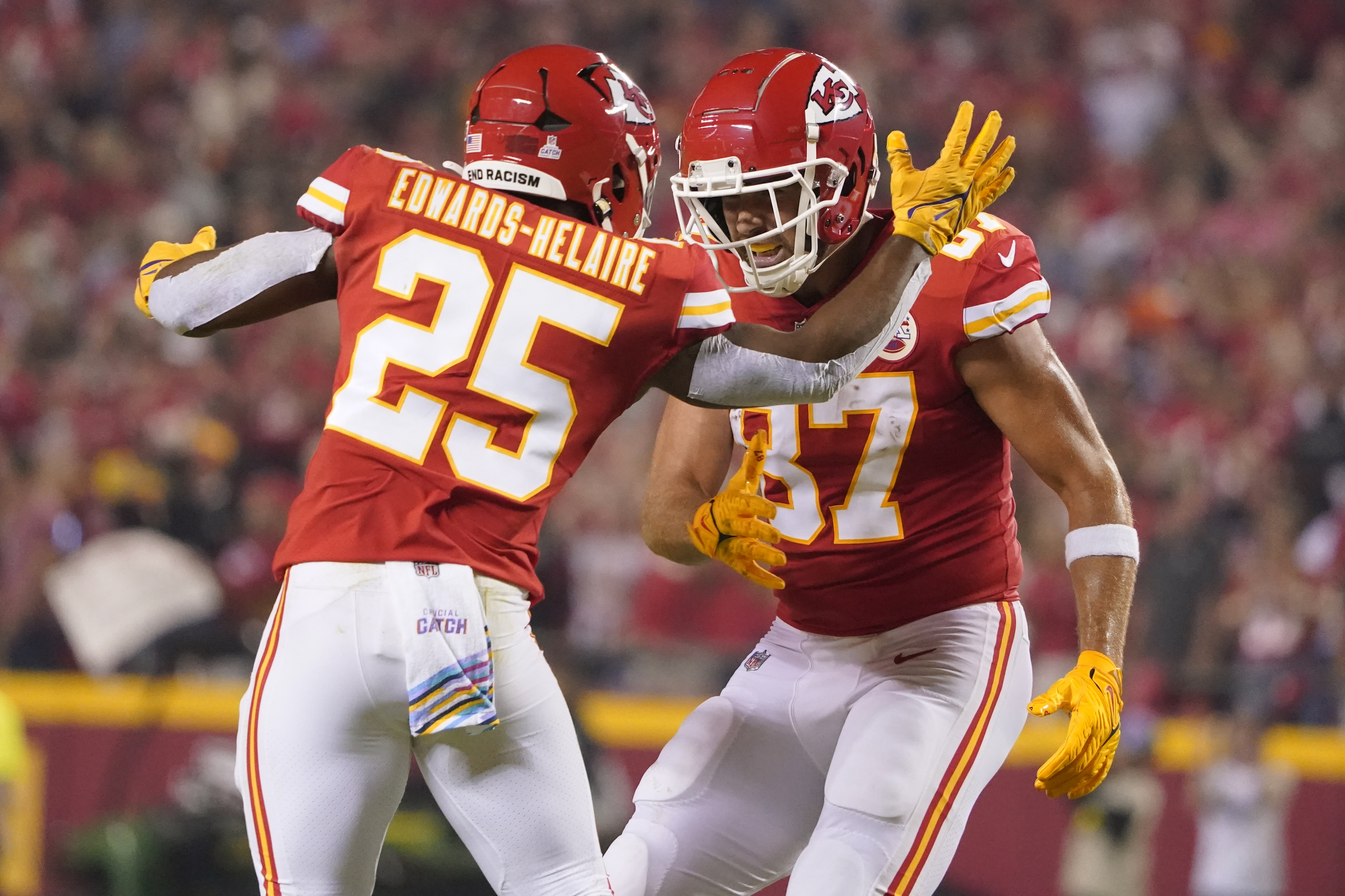 Chiefs hold on for wild 30-29 victory over rival Raiders - West Hawaii Today