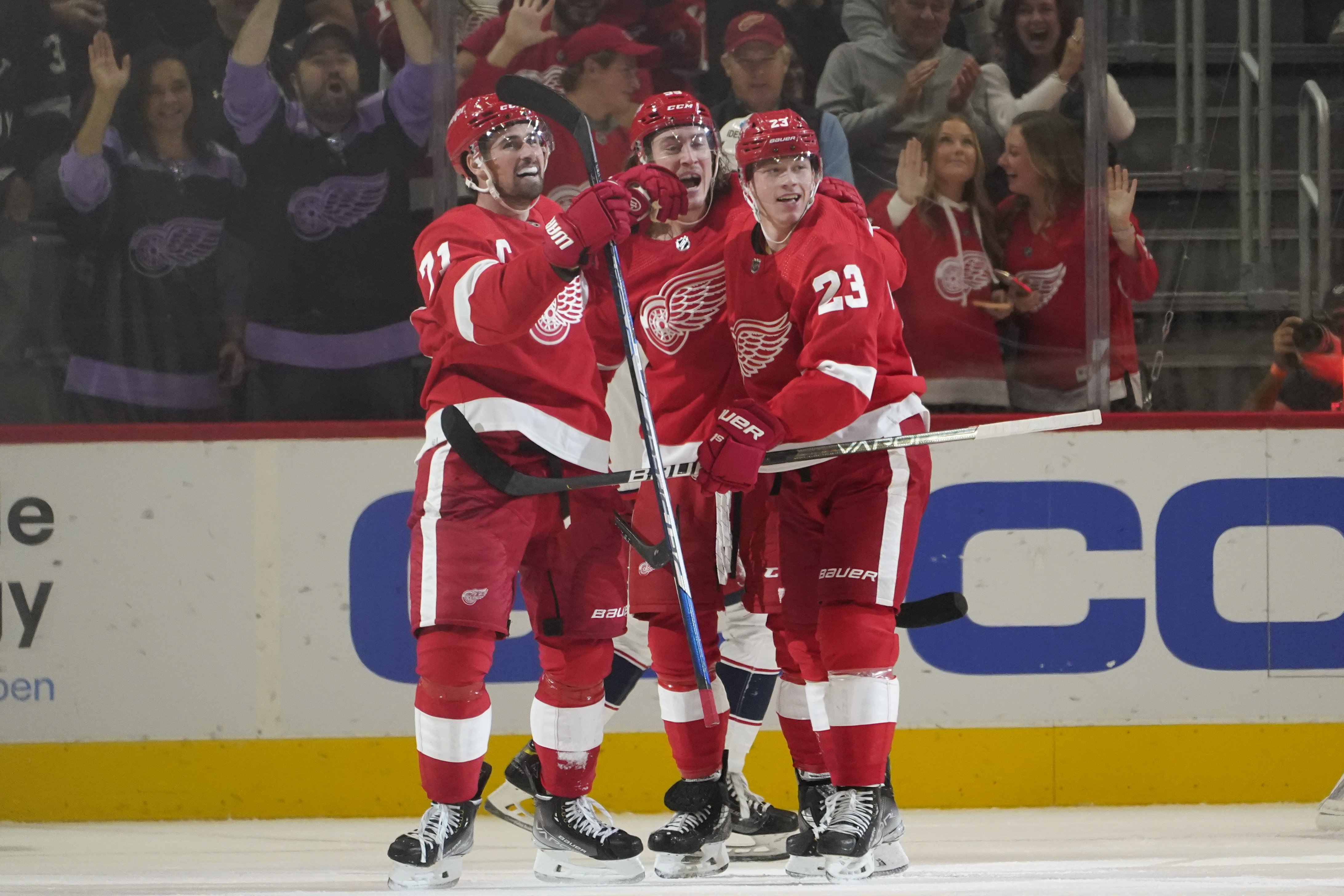 Raymond scores 1st NHL goal, Red Wings top Blue Jackets 4-1 - The San Diego  Union-Tribune