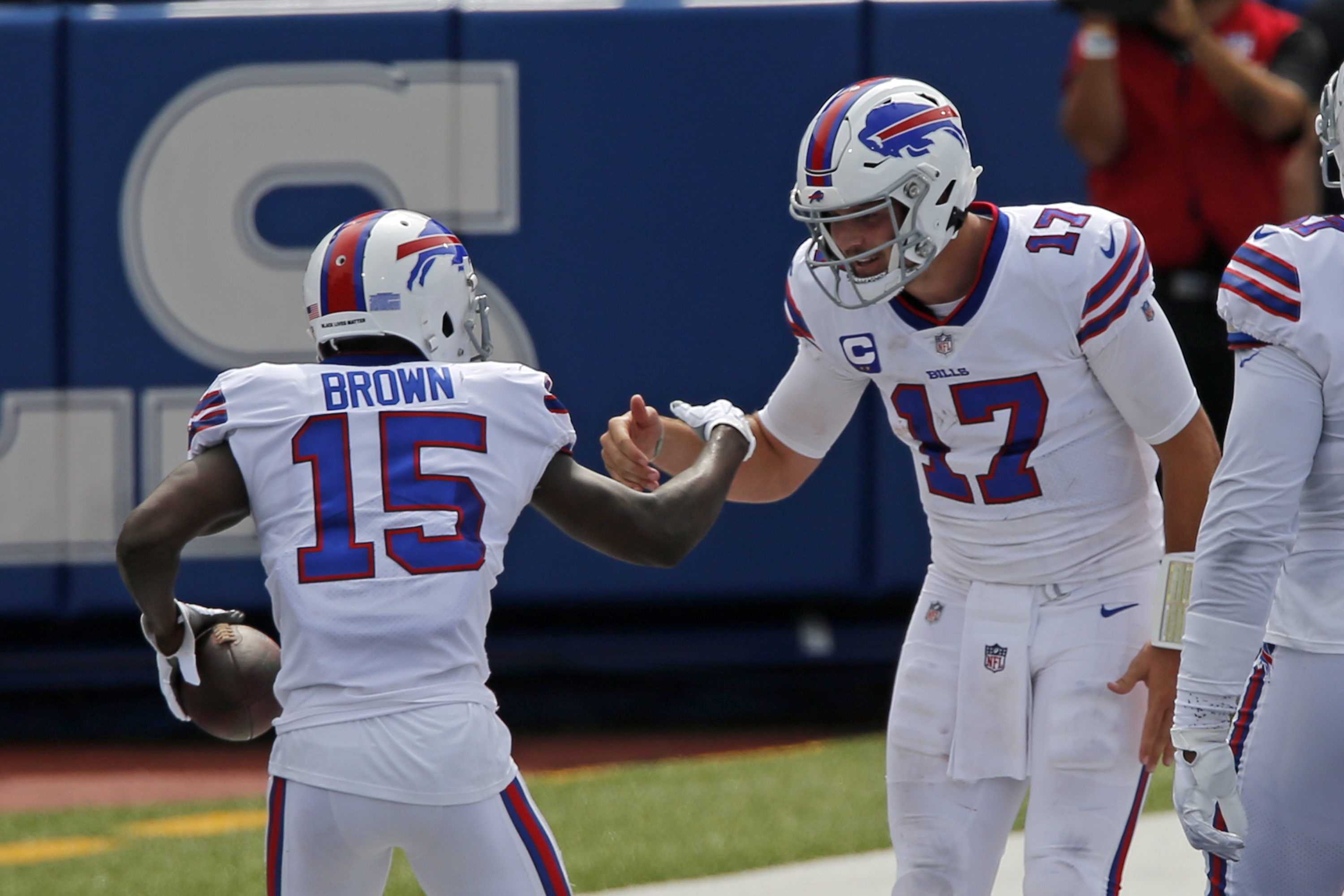 Josh Allen's four-turnover meltdown proves costly in Bills' overtime loss  to Jets