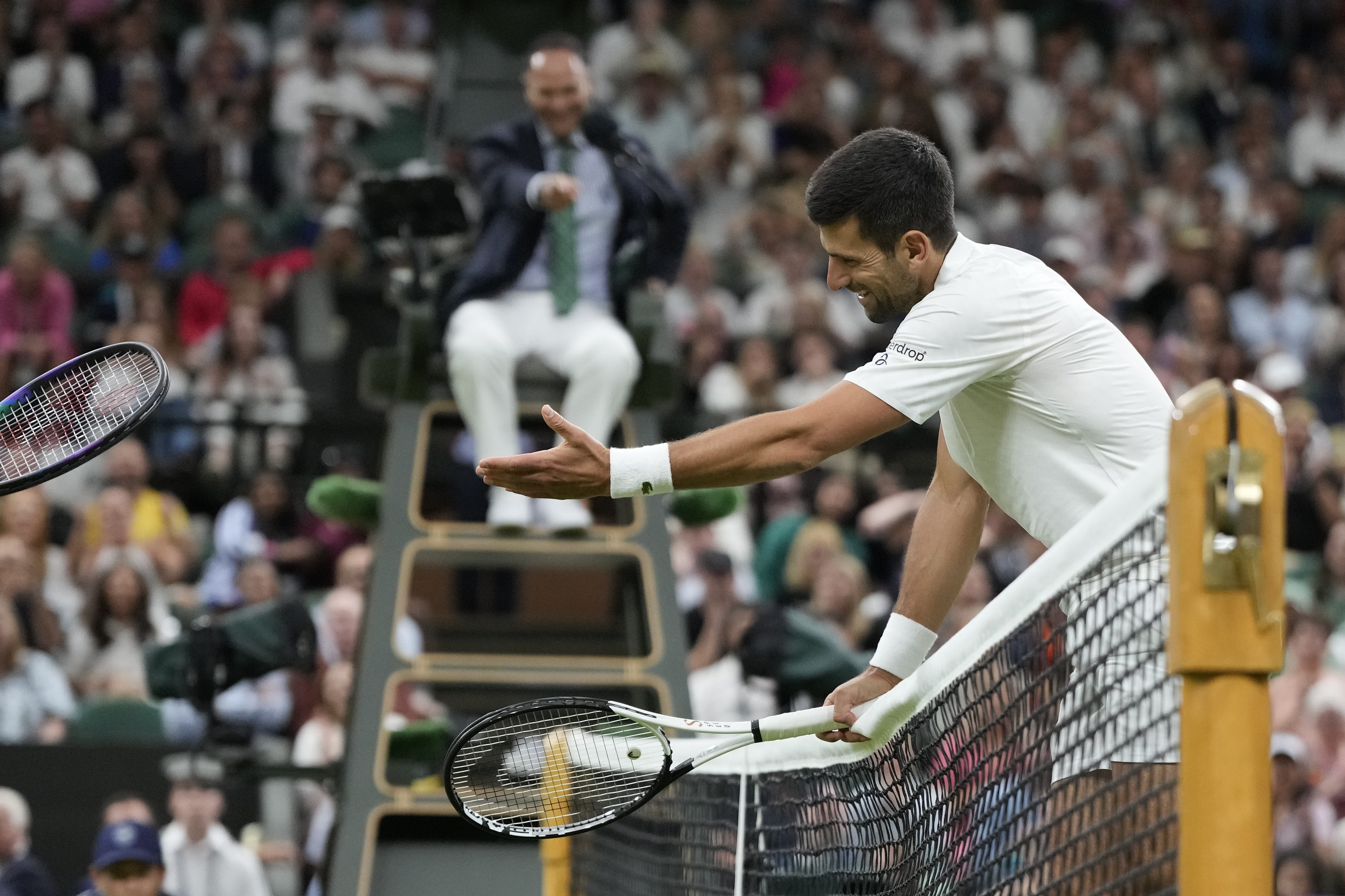 Novak Djokovics Wimbledon match against Hubert Hurkacz was suspended and will continue Monday