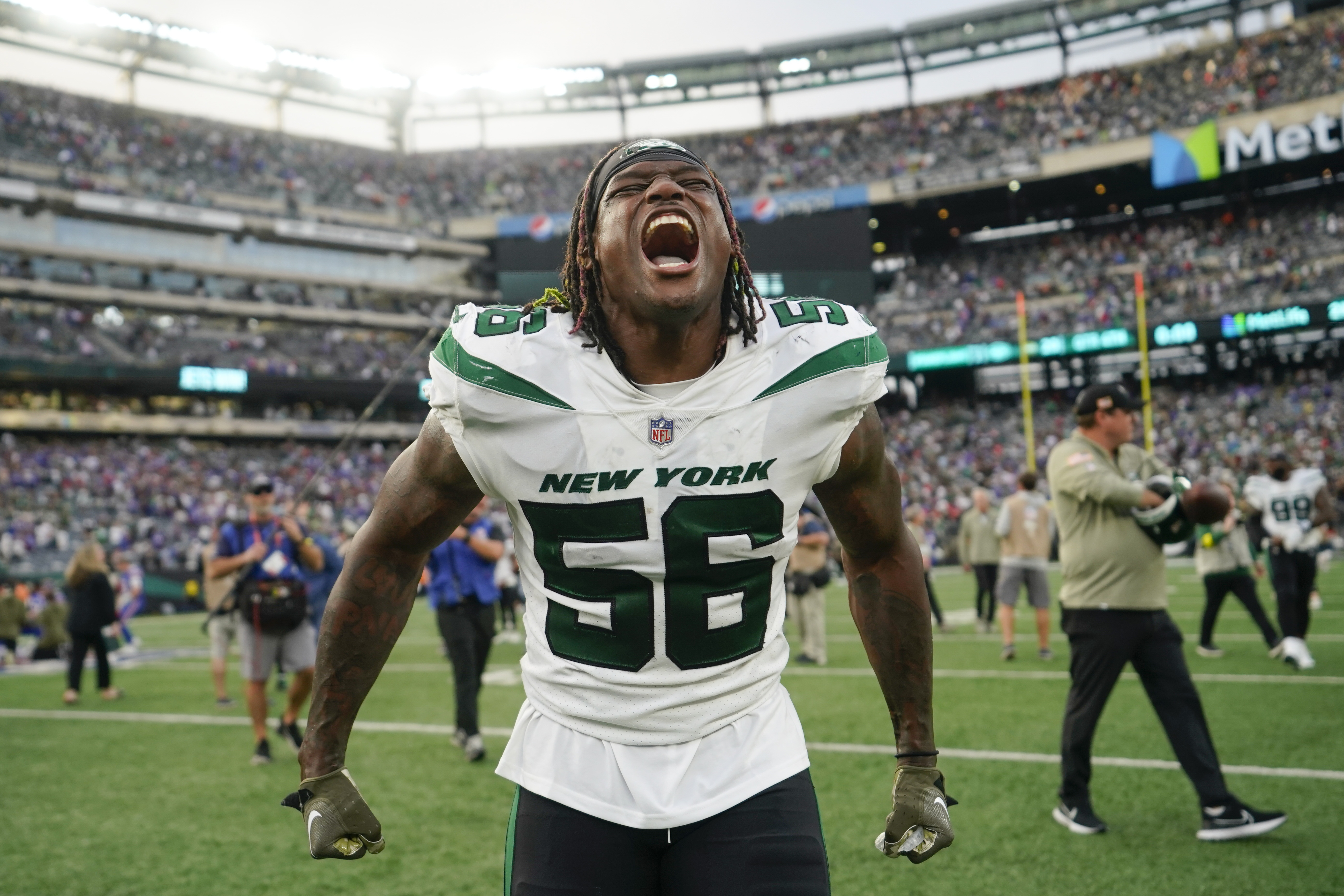 Bills-Jets game delayed after SkyCam falls at MetLife Stadium