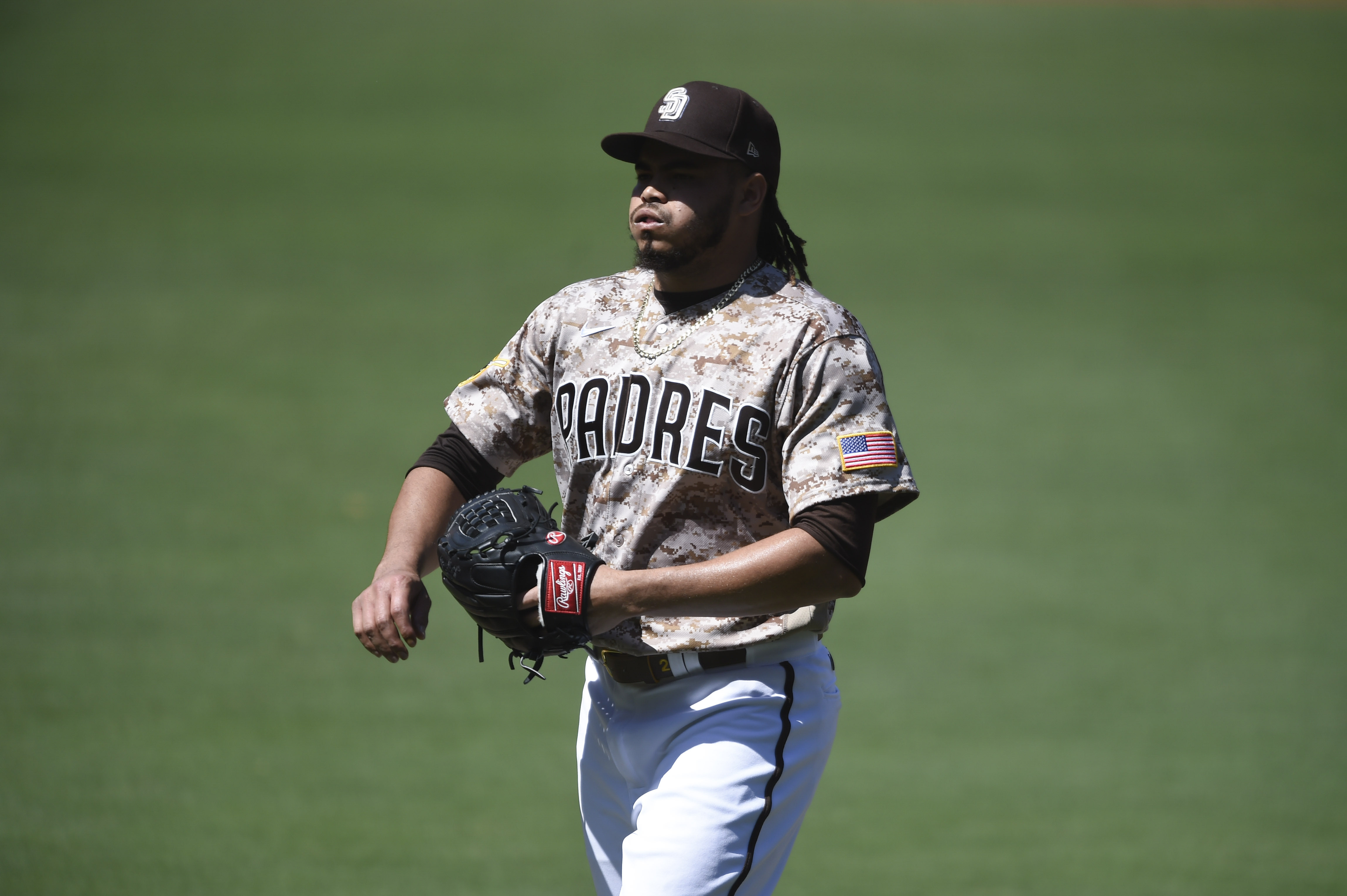 Padres' Mike Clevinger, Dinelson Lamet left off roster vs. Cardinals