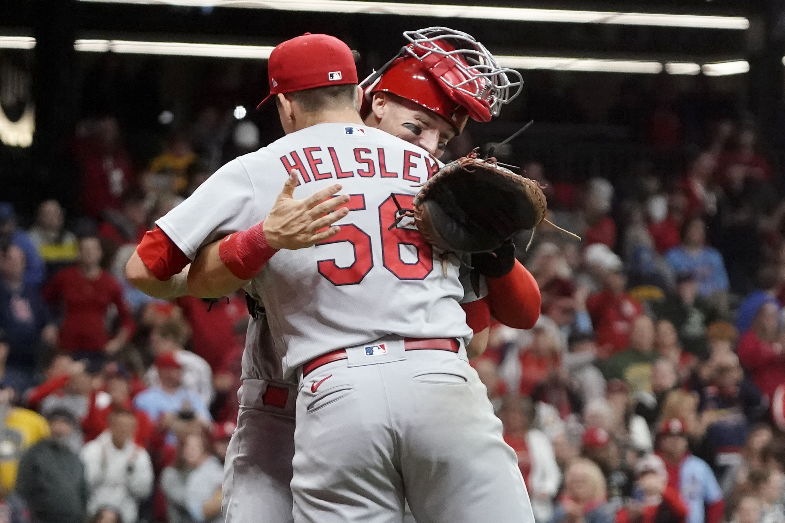 Cardinals clinch NL Central title by beating Brewers 6-2