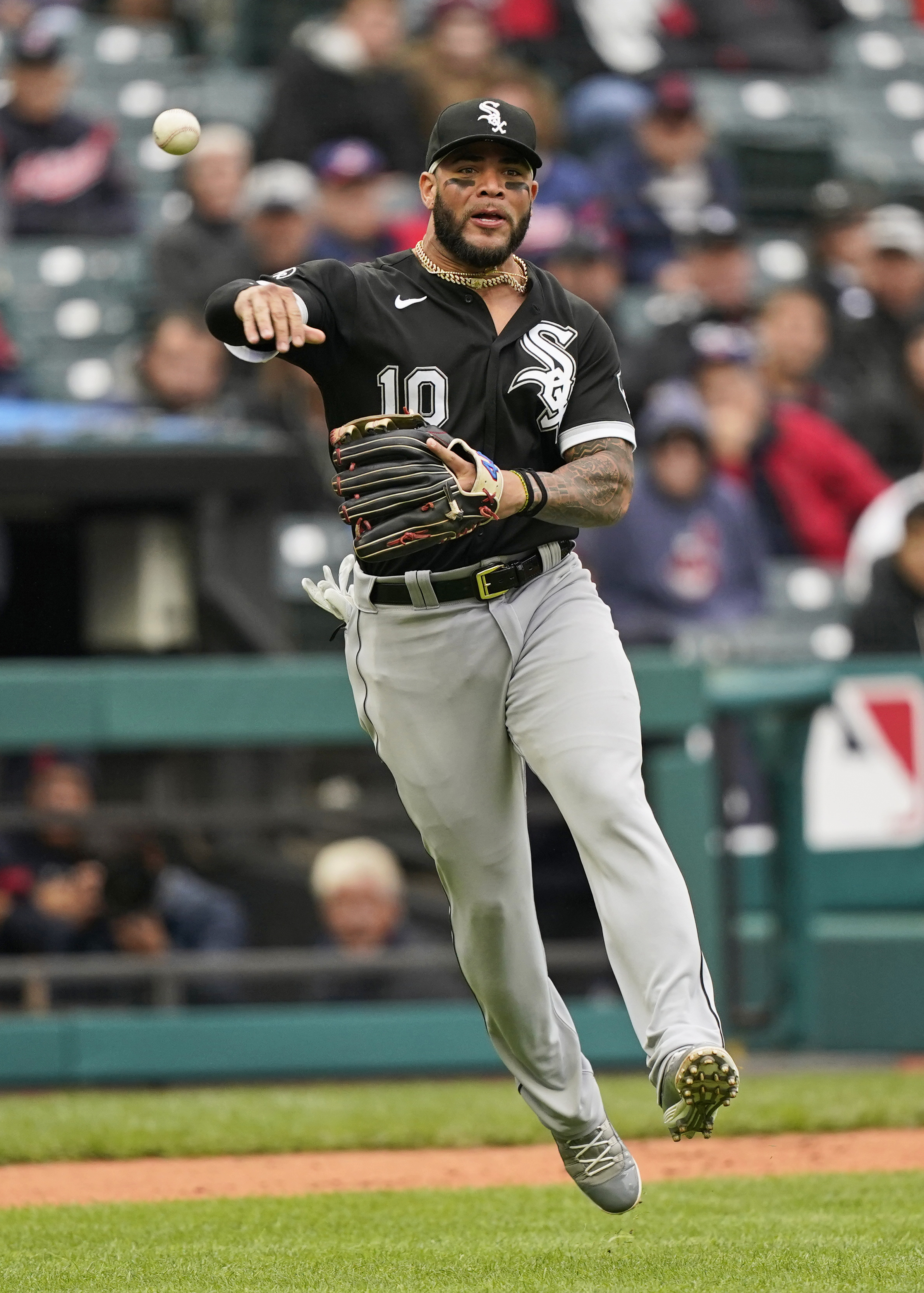 White Sox clinch AL Central with 7-2 win over Indians