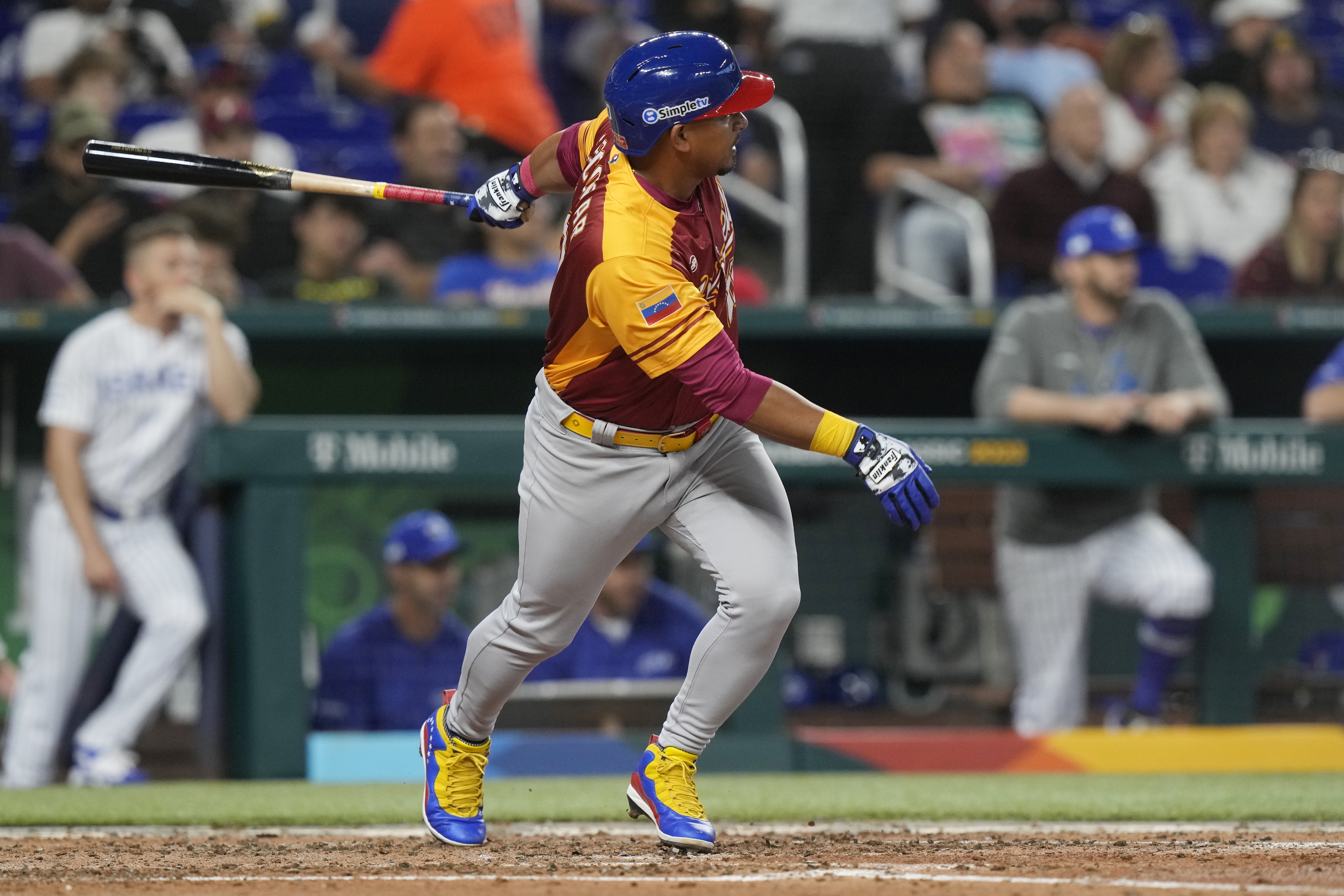 World Baseball Classic: Venezuela advances after tiebreak mixup