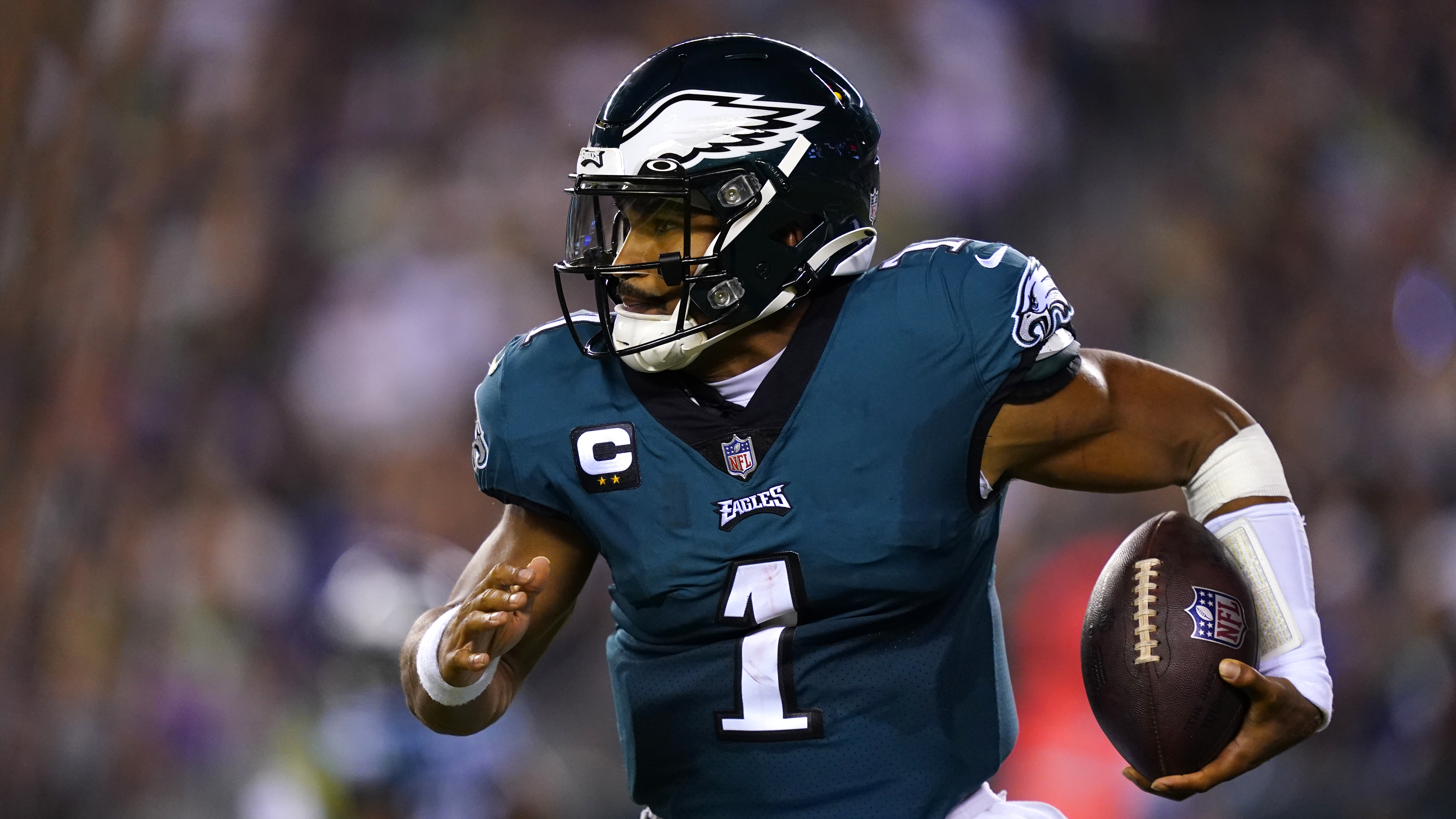 Hurts, so good! Eagles QB dominant in 24-7 win over Vikings