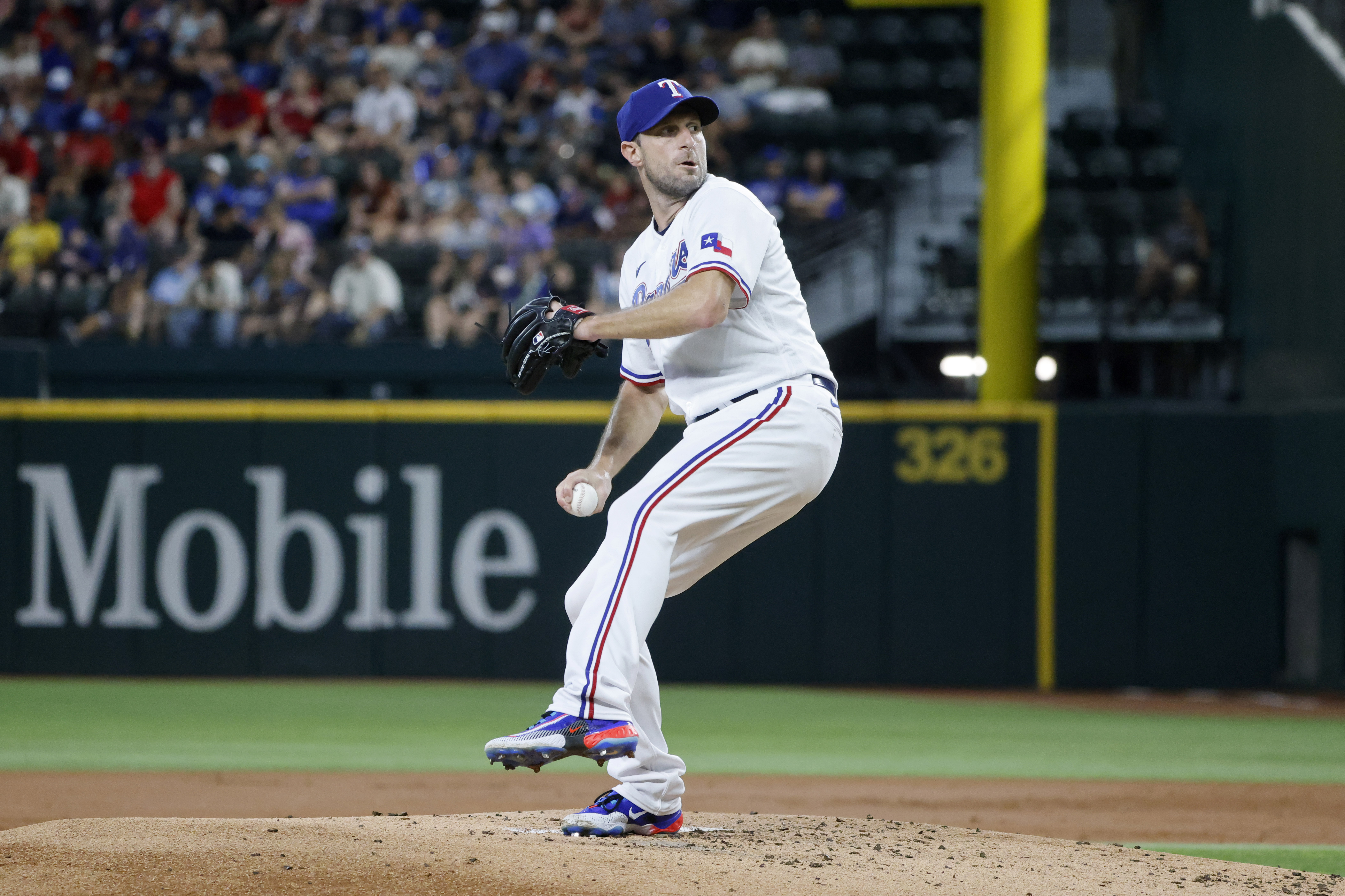 Scherzer settles in to win his debut for Rangers. Semien has go